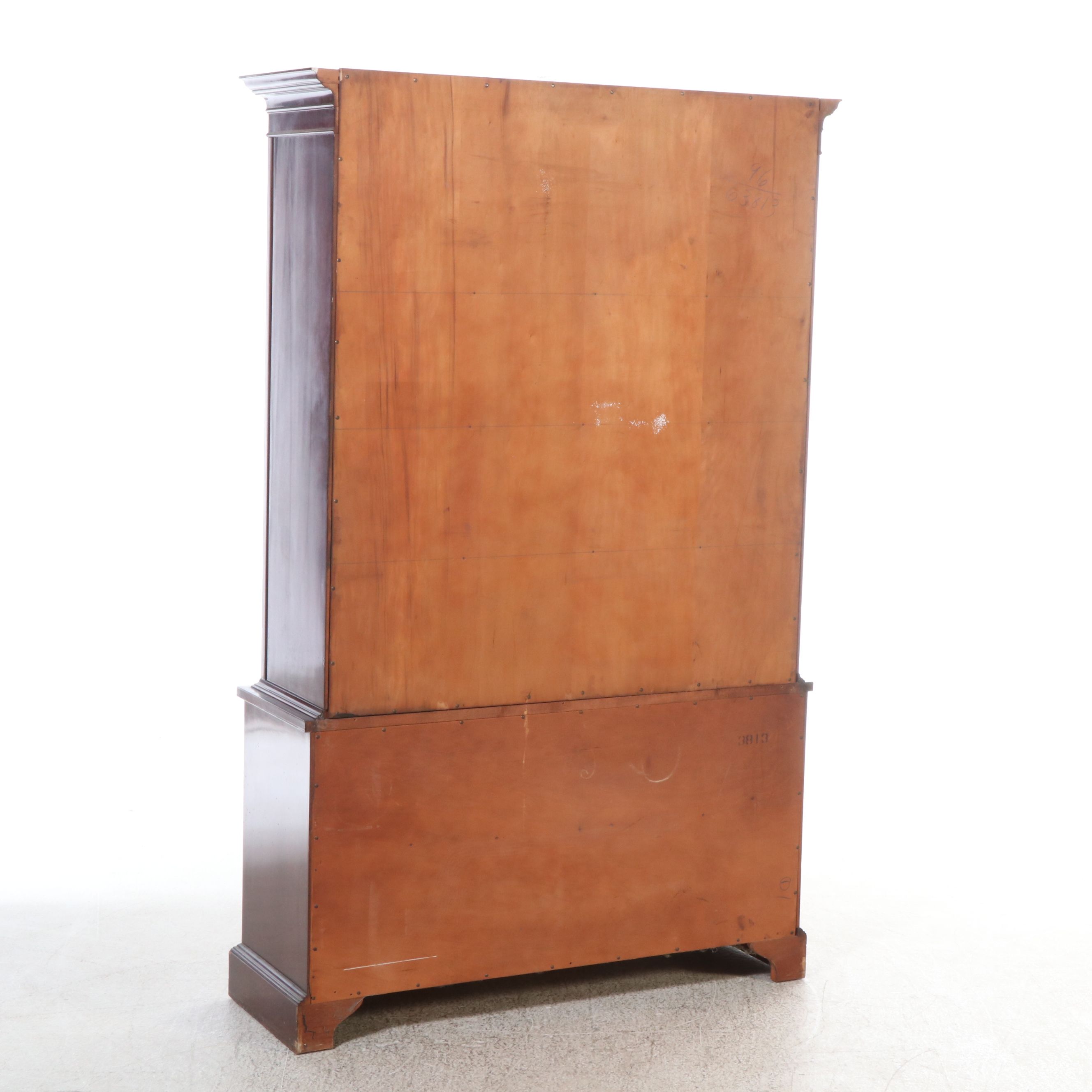 Georgian Style Mahogany Bow Front China Cabinet, Early to Mid-20th Century