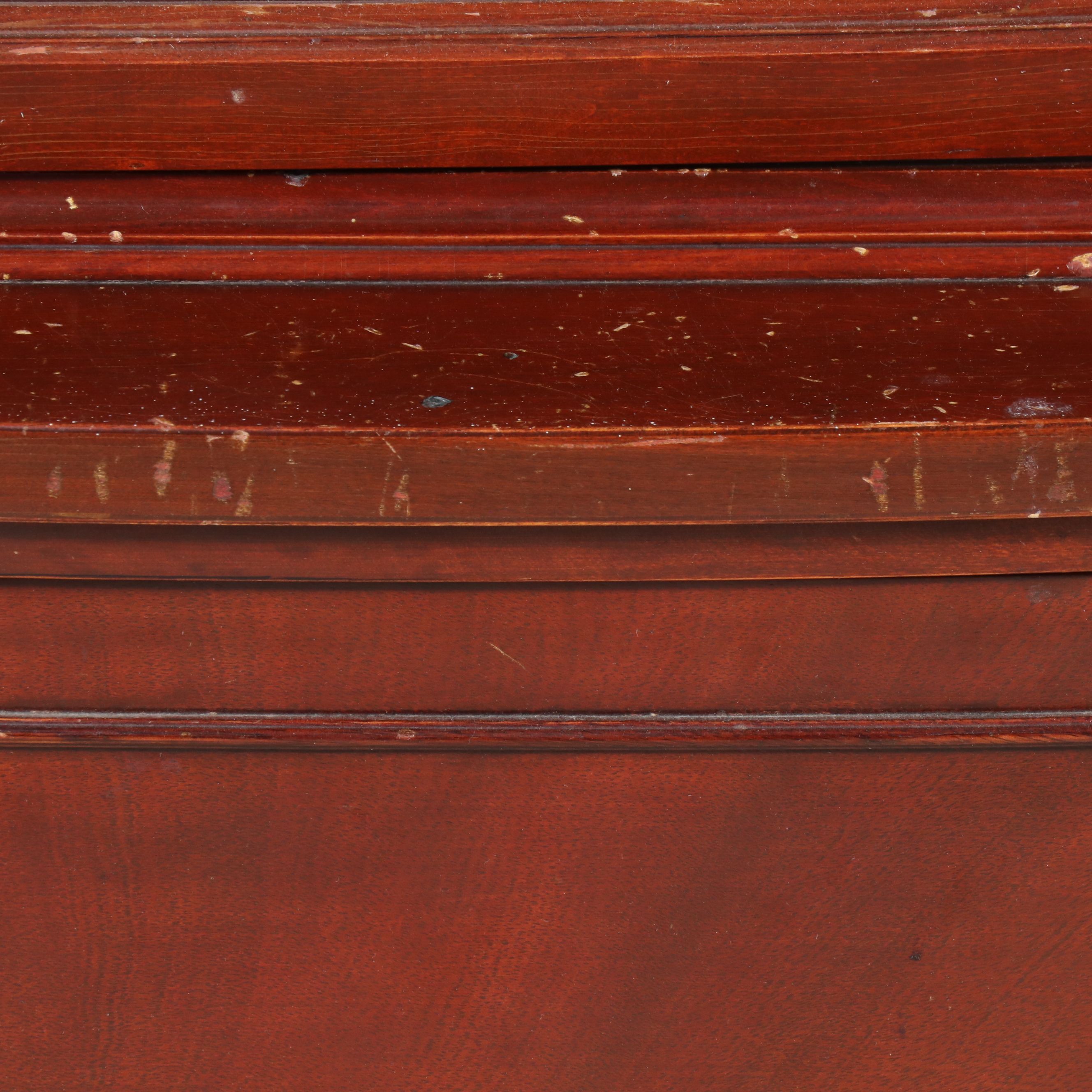 Georgian Style Mahogany Bow Front China Cabinet, Early to Mid-20th Century
