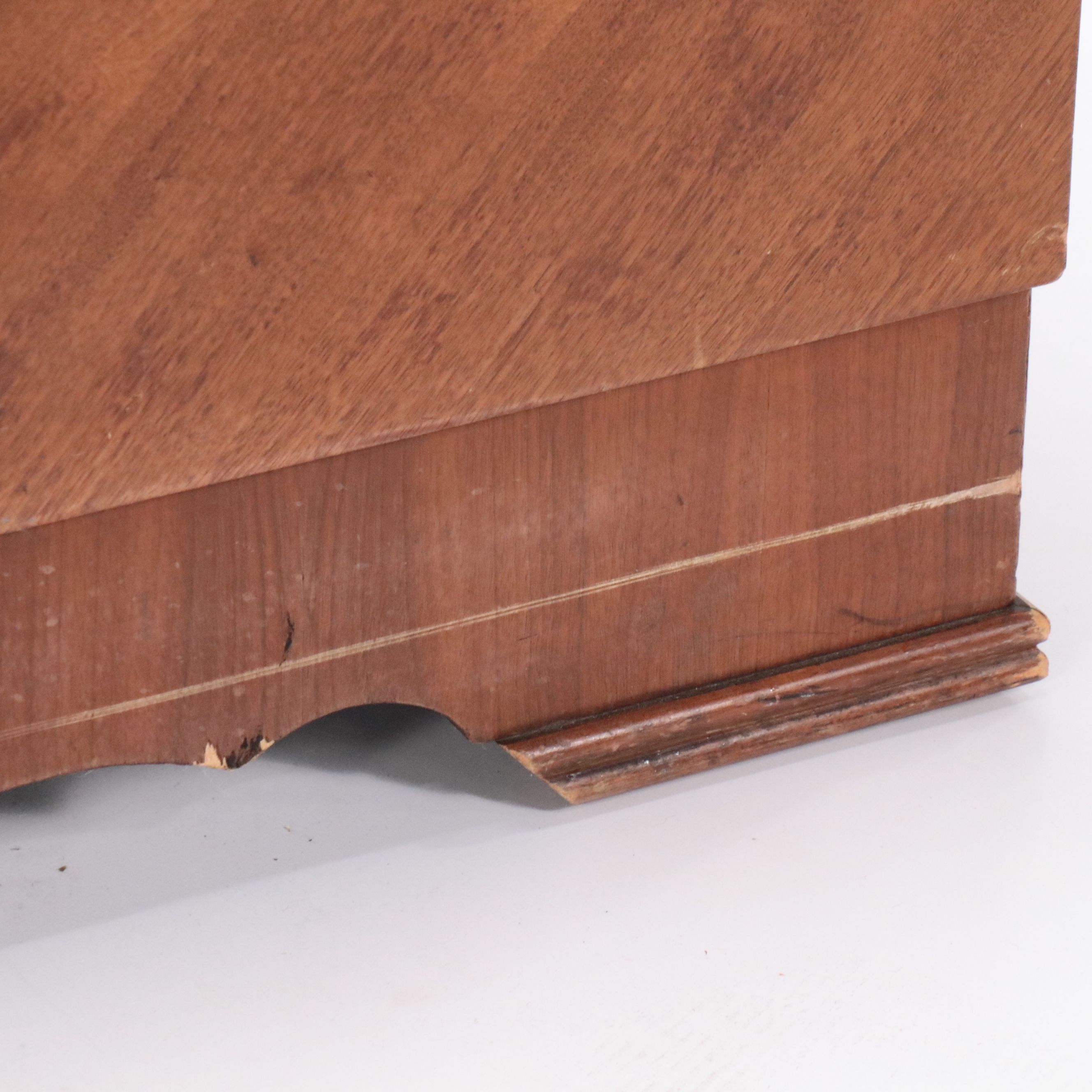 Lane Art Deco Style Waterfall Veneer Front Cedar Chest, Early to Mid-20th C.