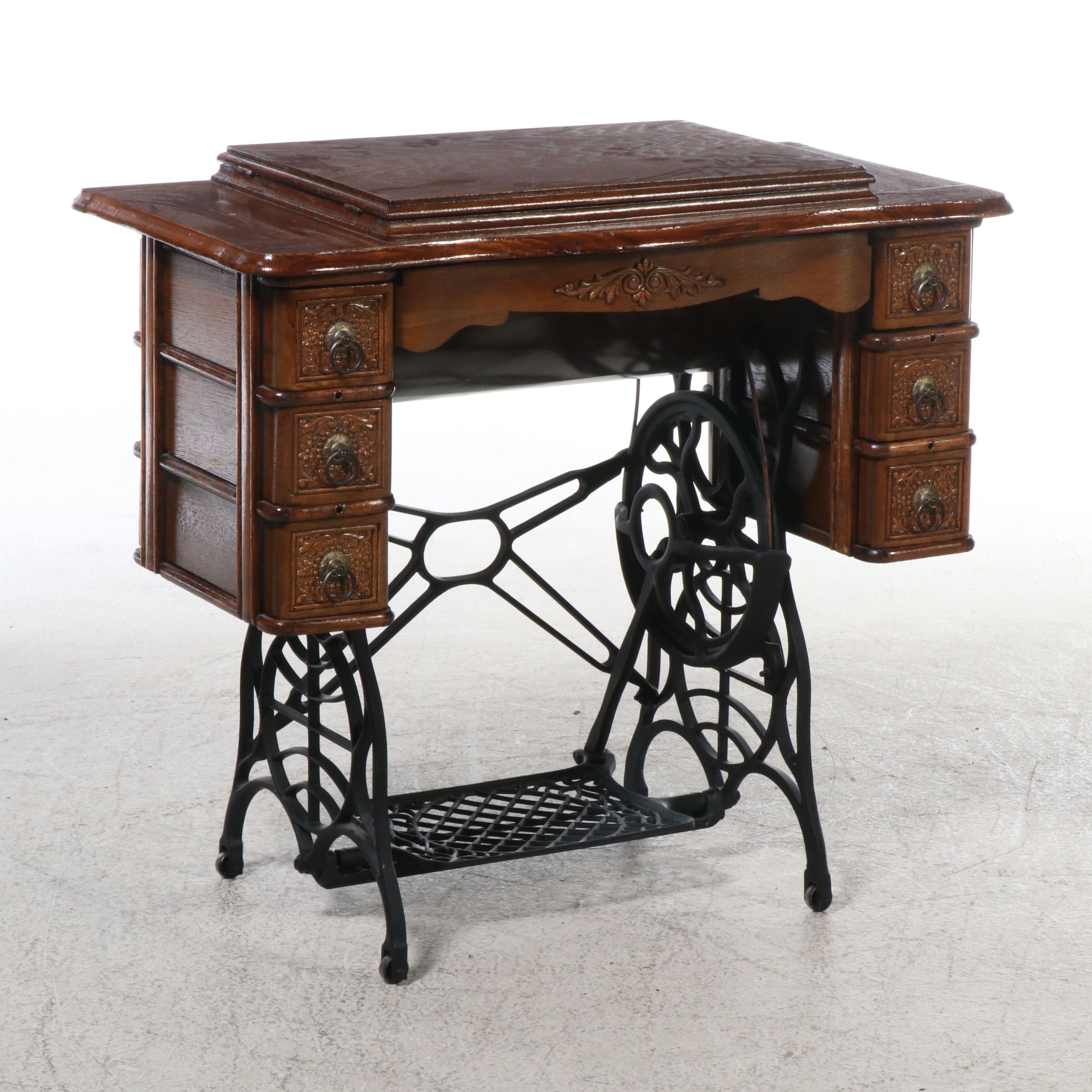 DRT Minnesota Model B Oak Cabinet Treadle Sewing Machine