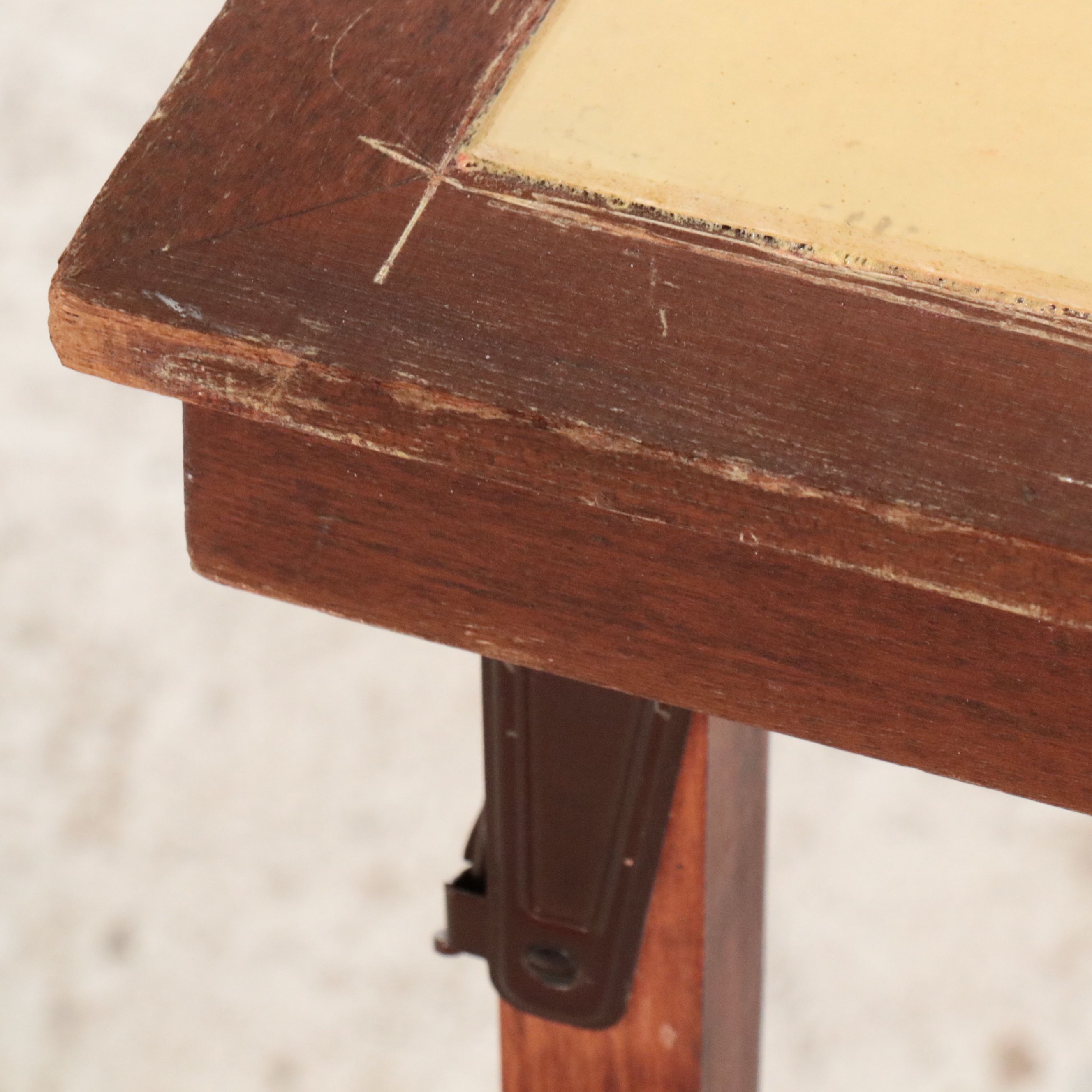 Grace Gilmore Bacova Guild Hunt-Themed Fiberglass and Wood Folding Card Table