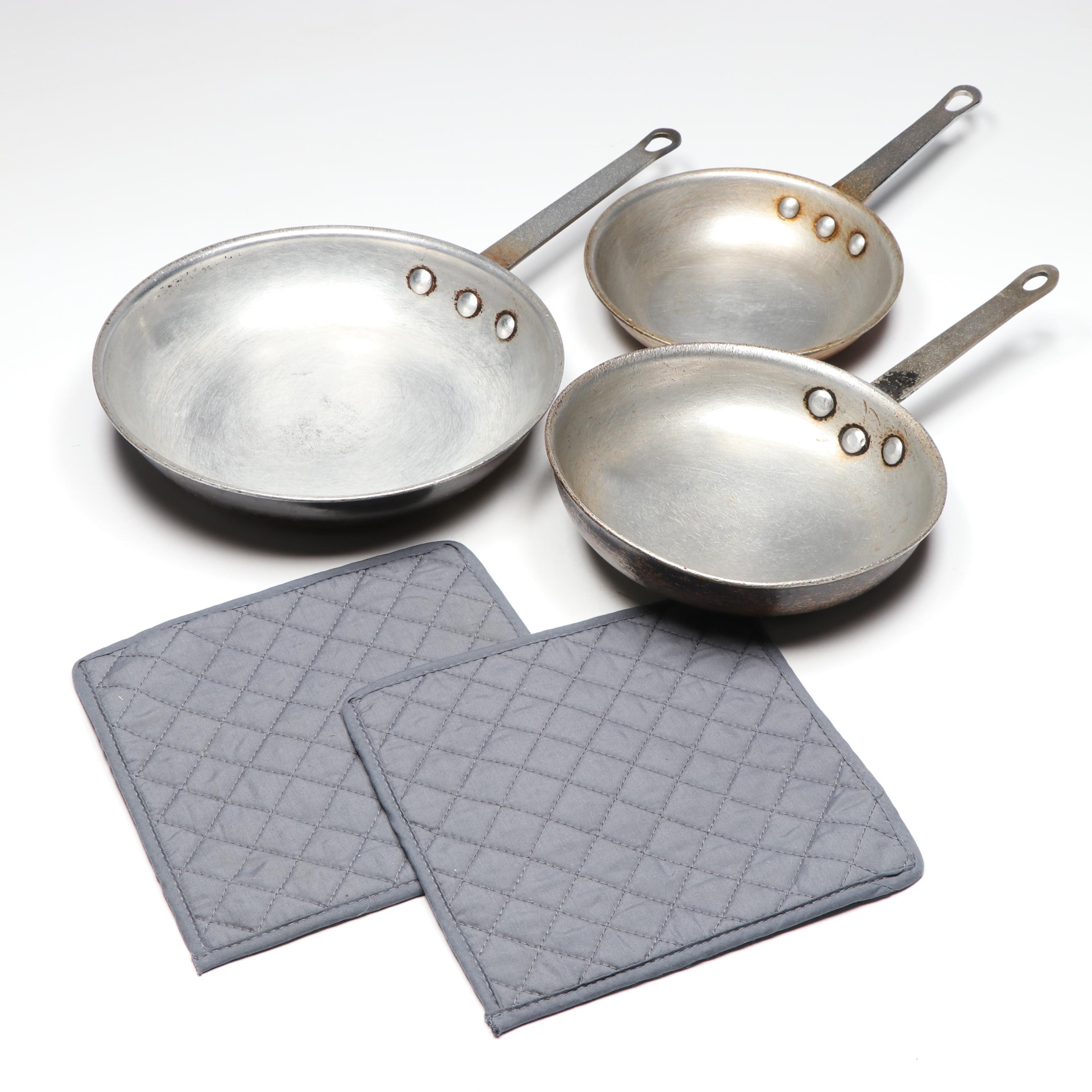 Choice Aluminum with Other Pans and Hot Pads