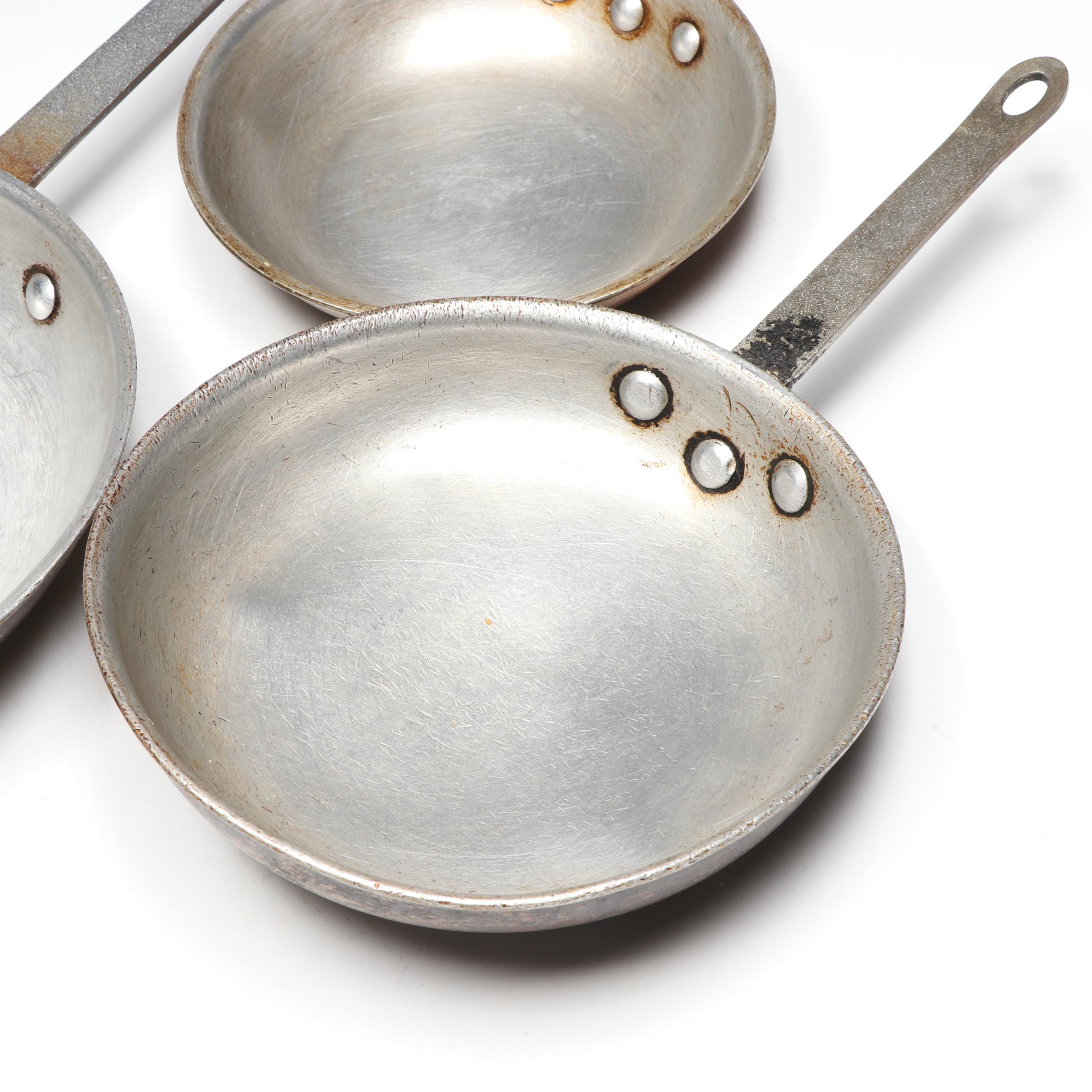 Choice Aluminum with Other Pans and Hot Pads