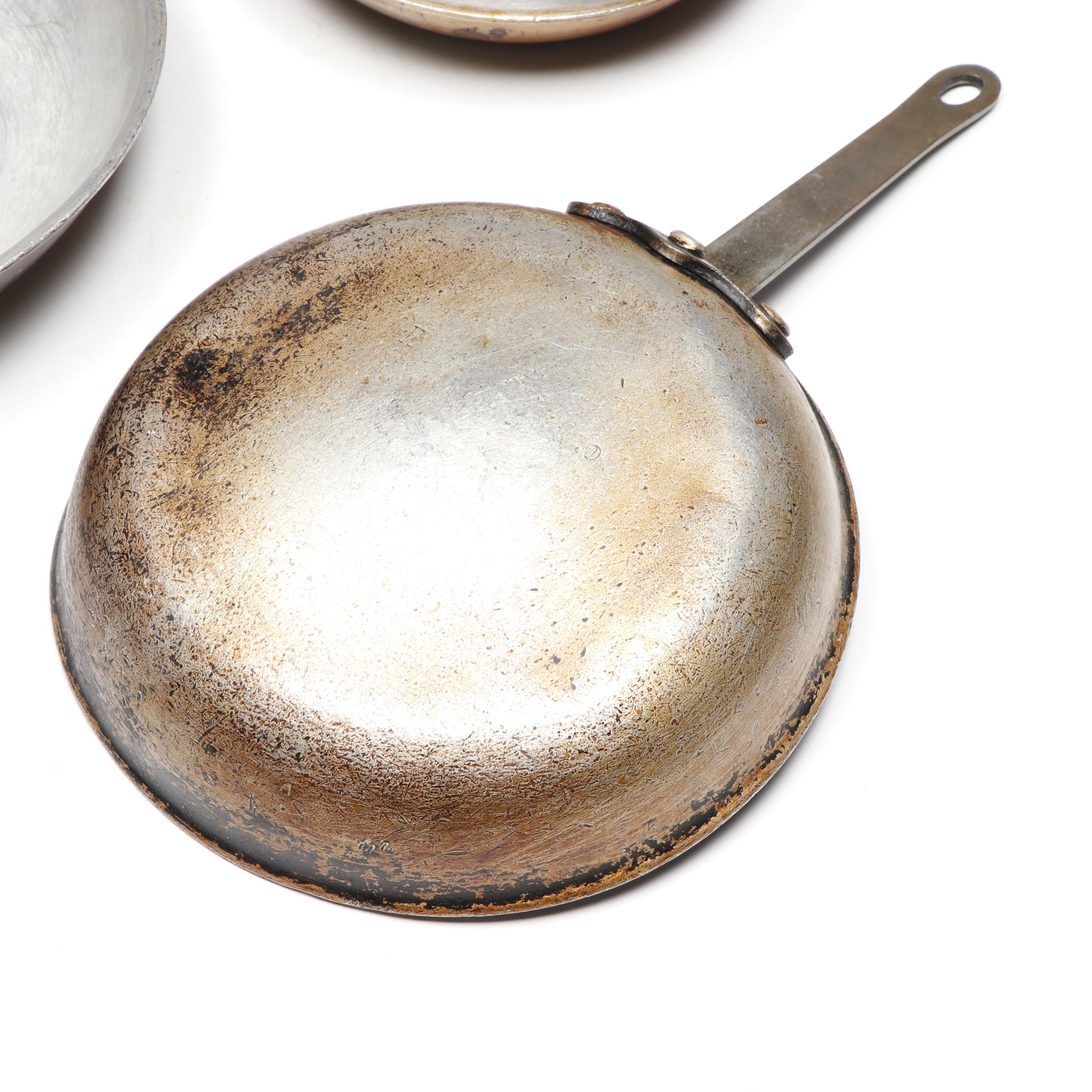 Choice Aluminum with Other Pans and Hot Pads