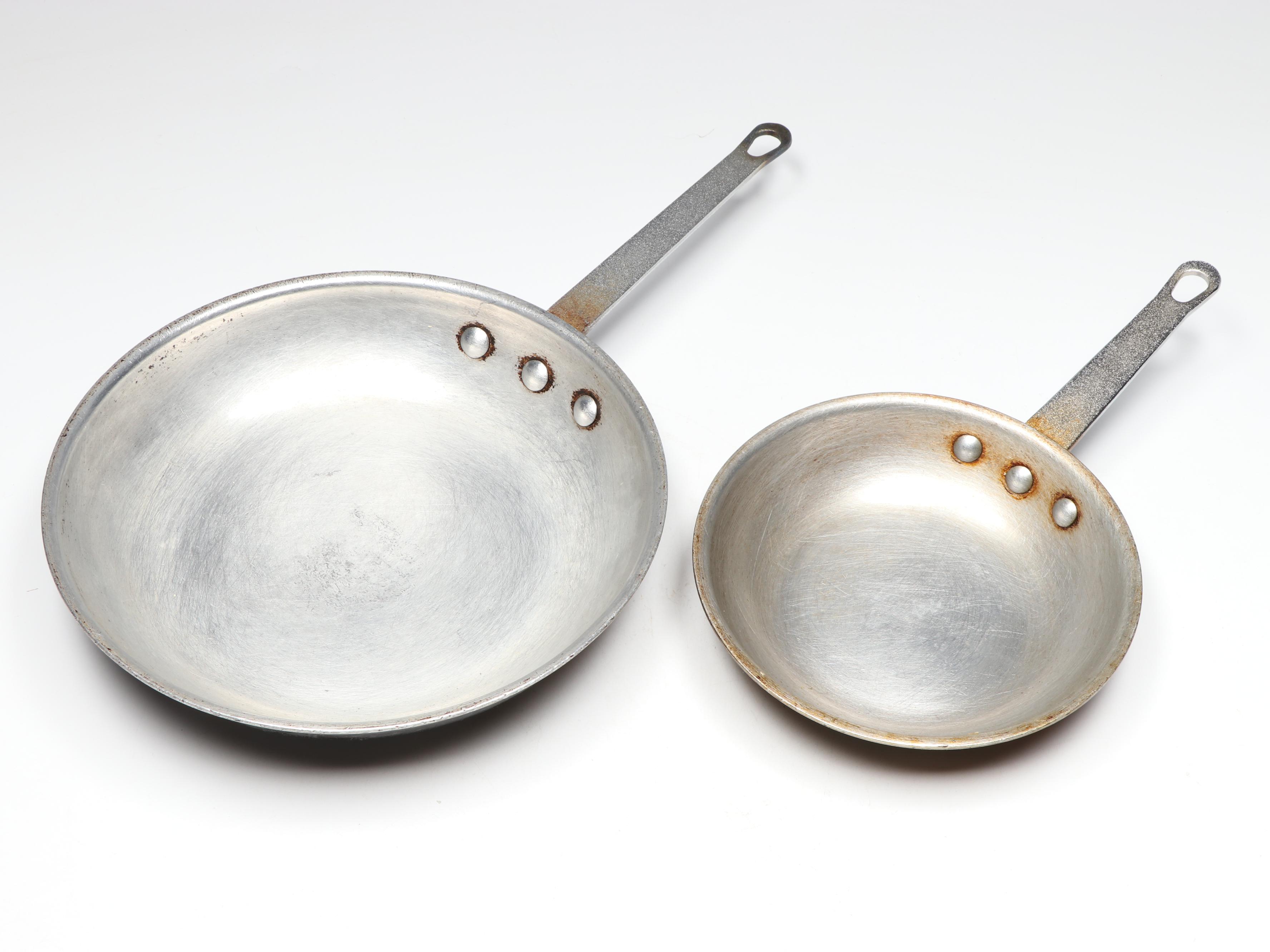 Choice Aluminum with Other Pans and Hot Pads