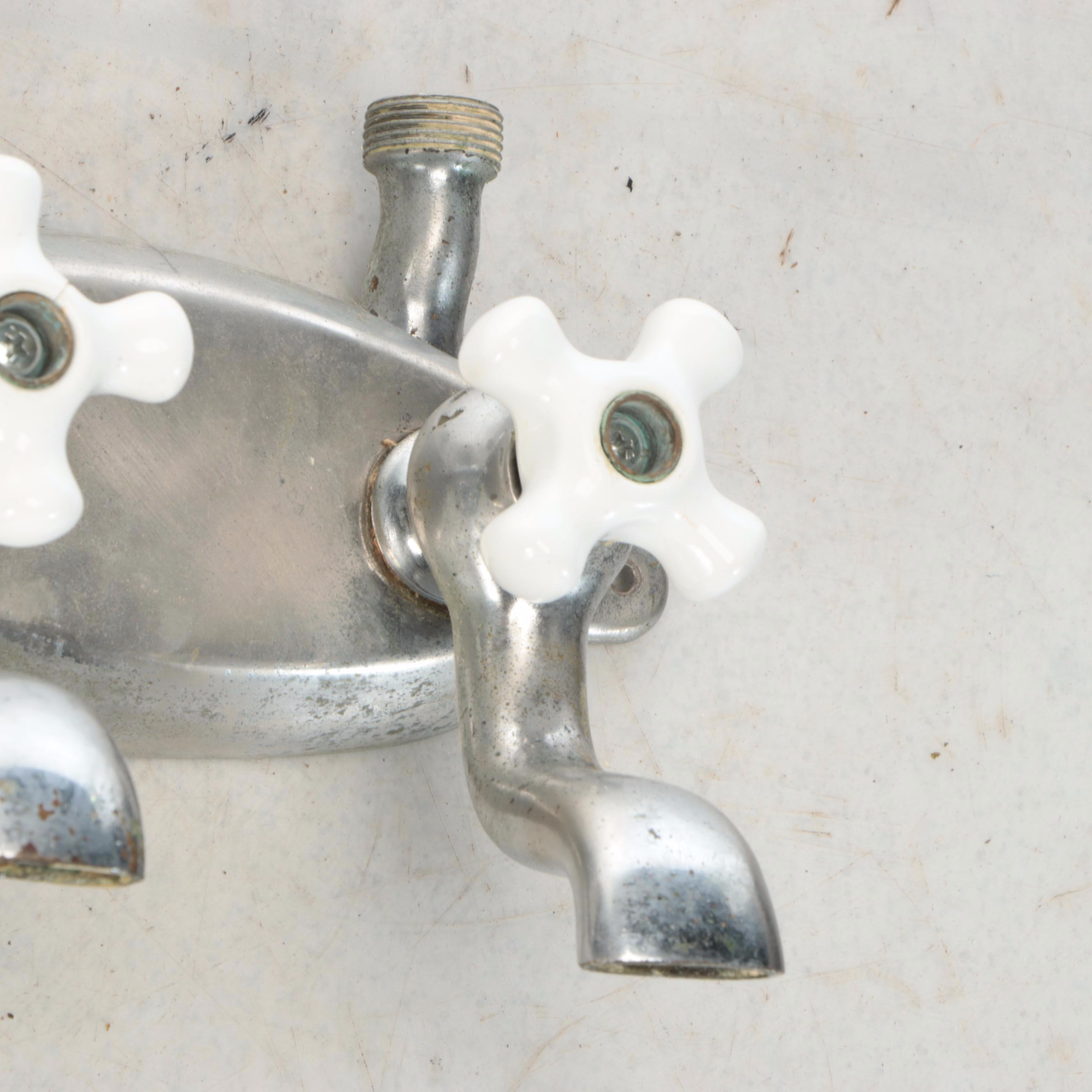 Wall Mounted Metal Bathtub Faucet Set