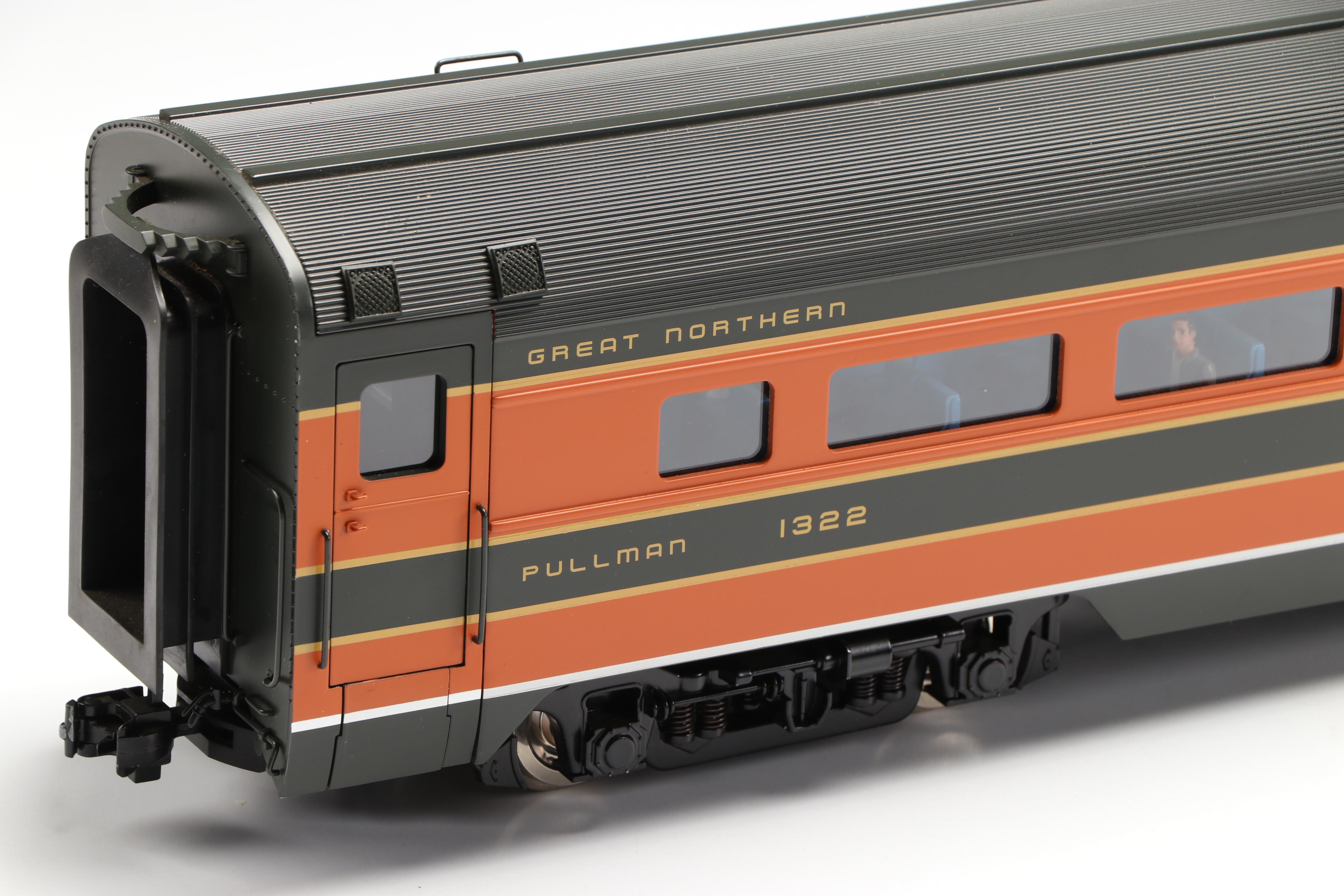 USA Trains G Scale R31066 Great Northern Vista Dome and Dining Car