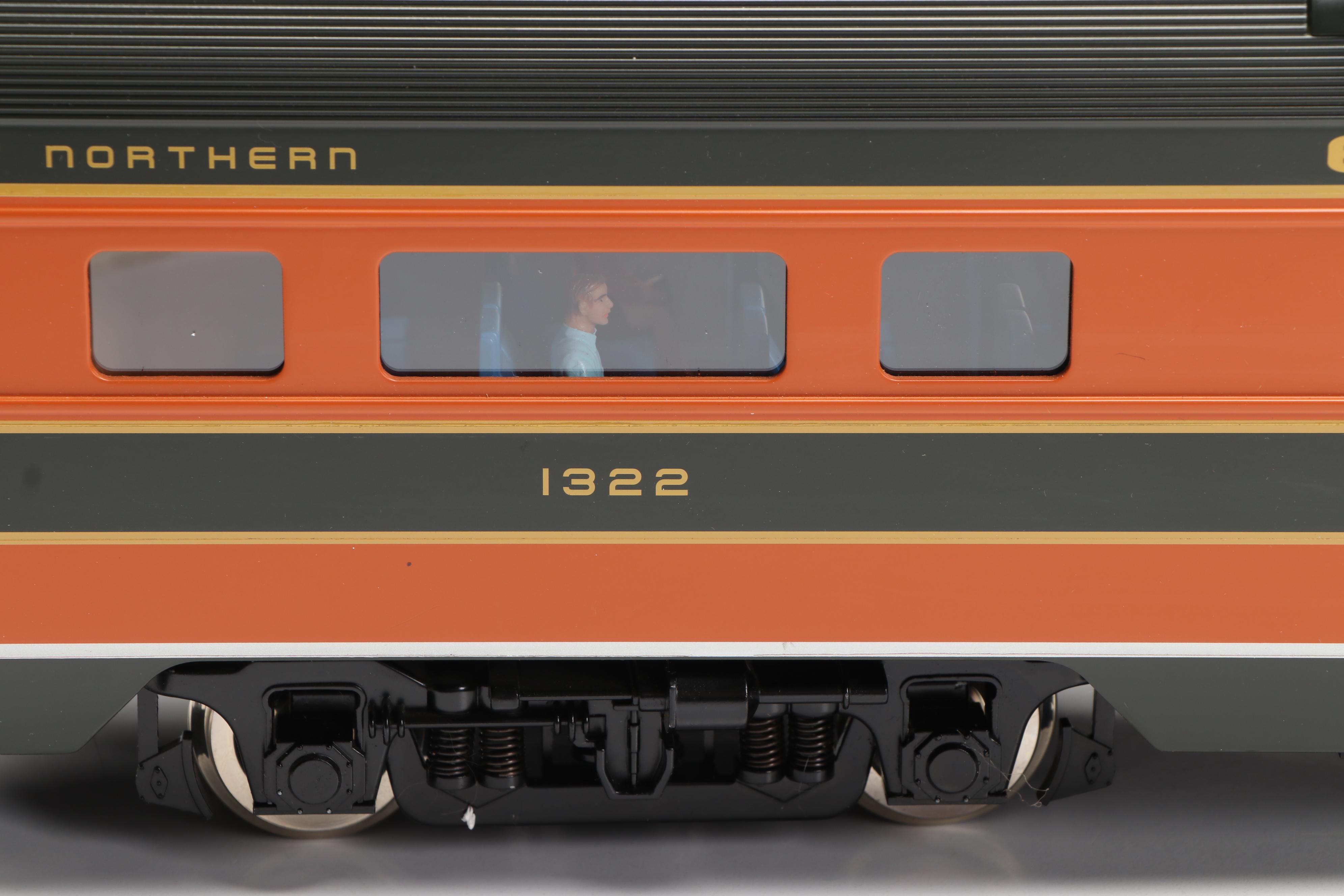 USA Trains G Scale R31066 Great Northern Vista Dome and Dining Car