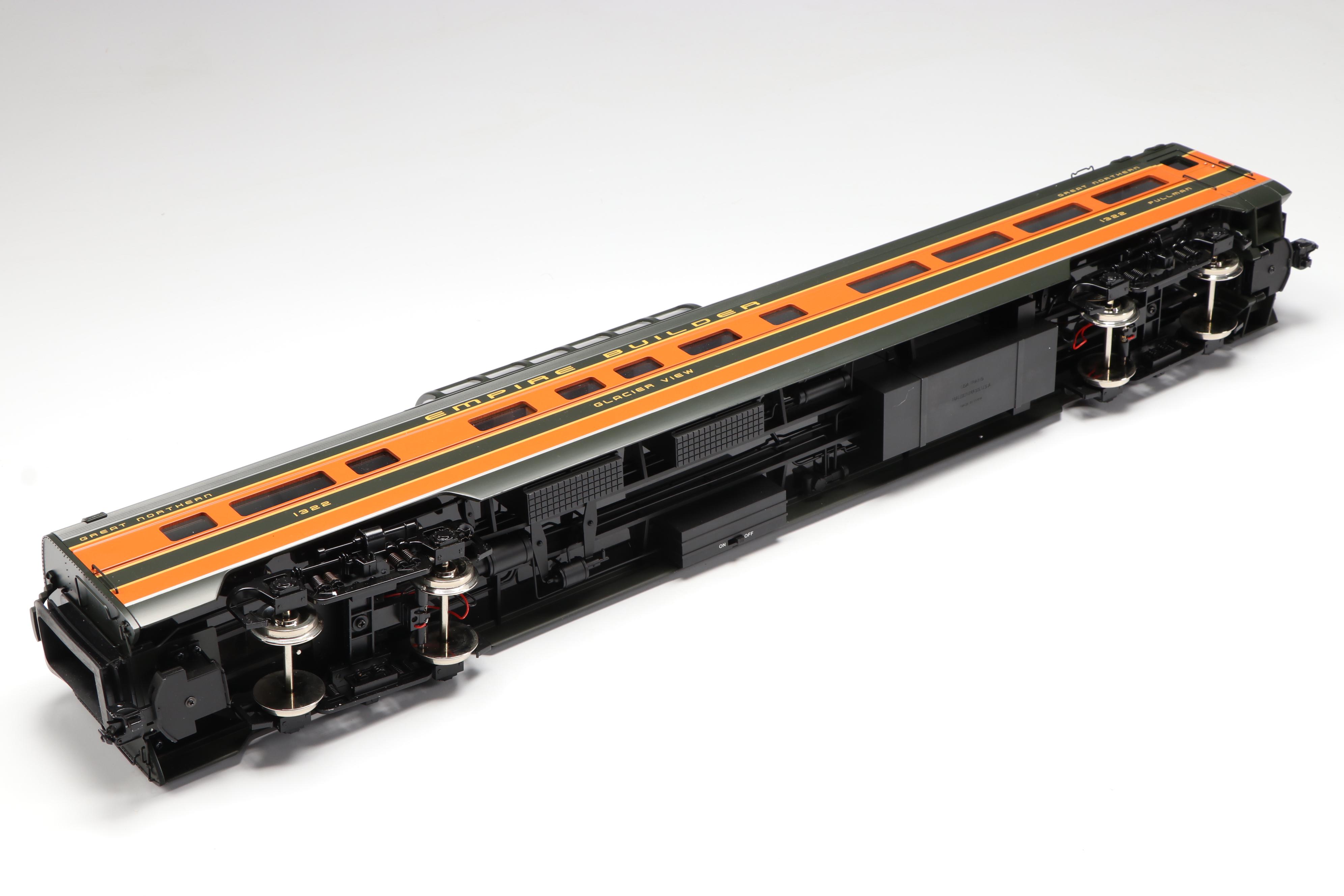 USA Trains G Scale R31066 Great Northern Vista Dome and Dining Car