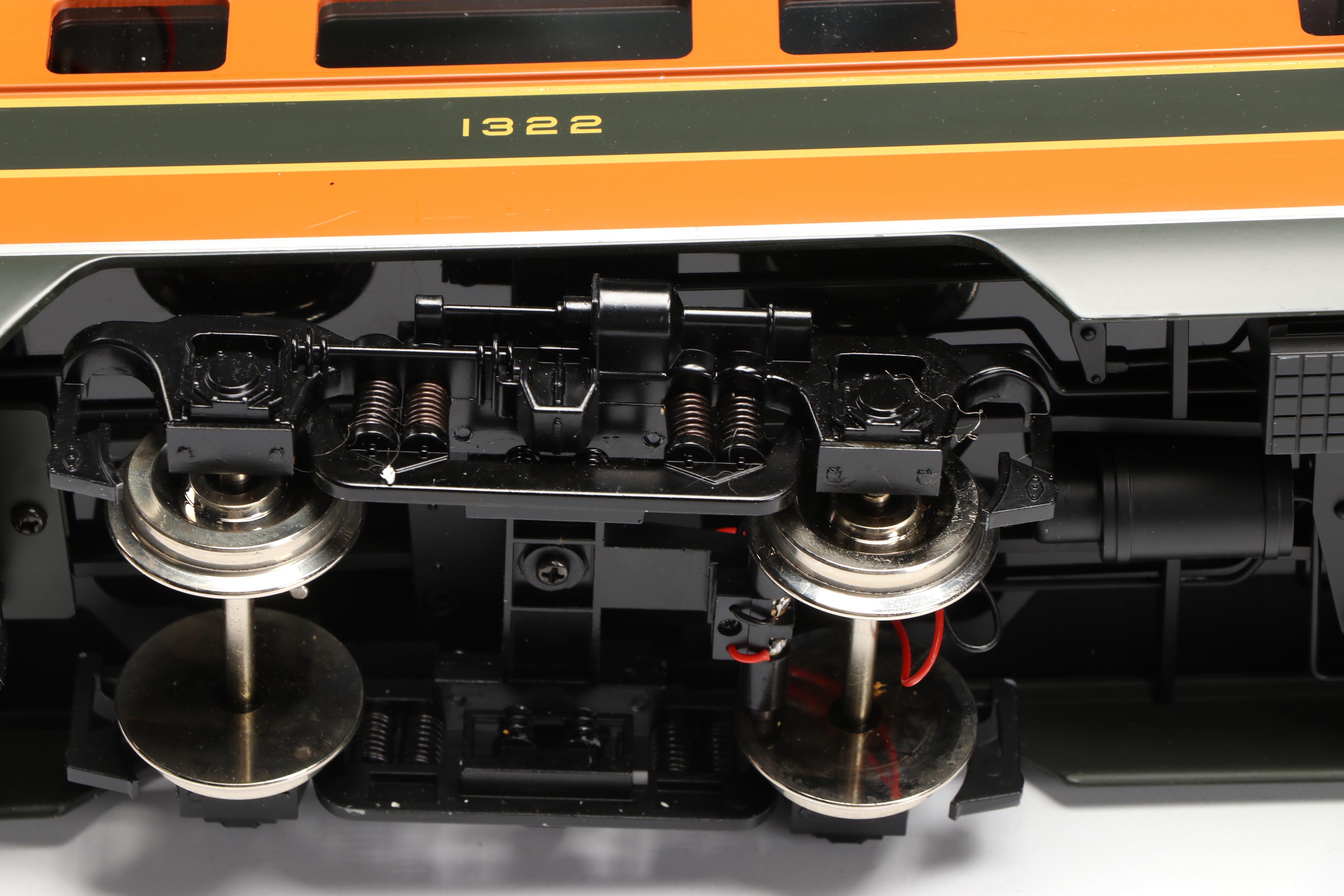 USA Trains G Scale R31066 Great Northern Vista Dome and Dining Car