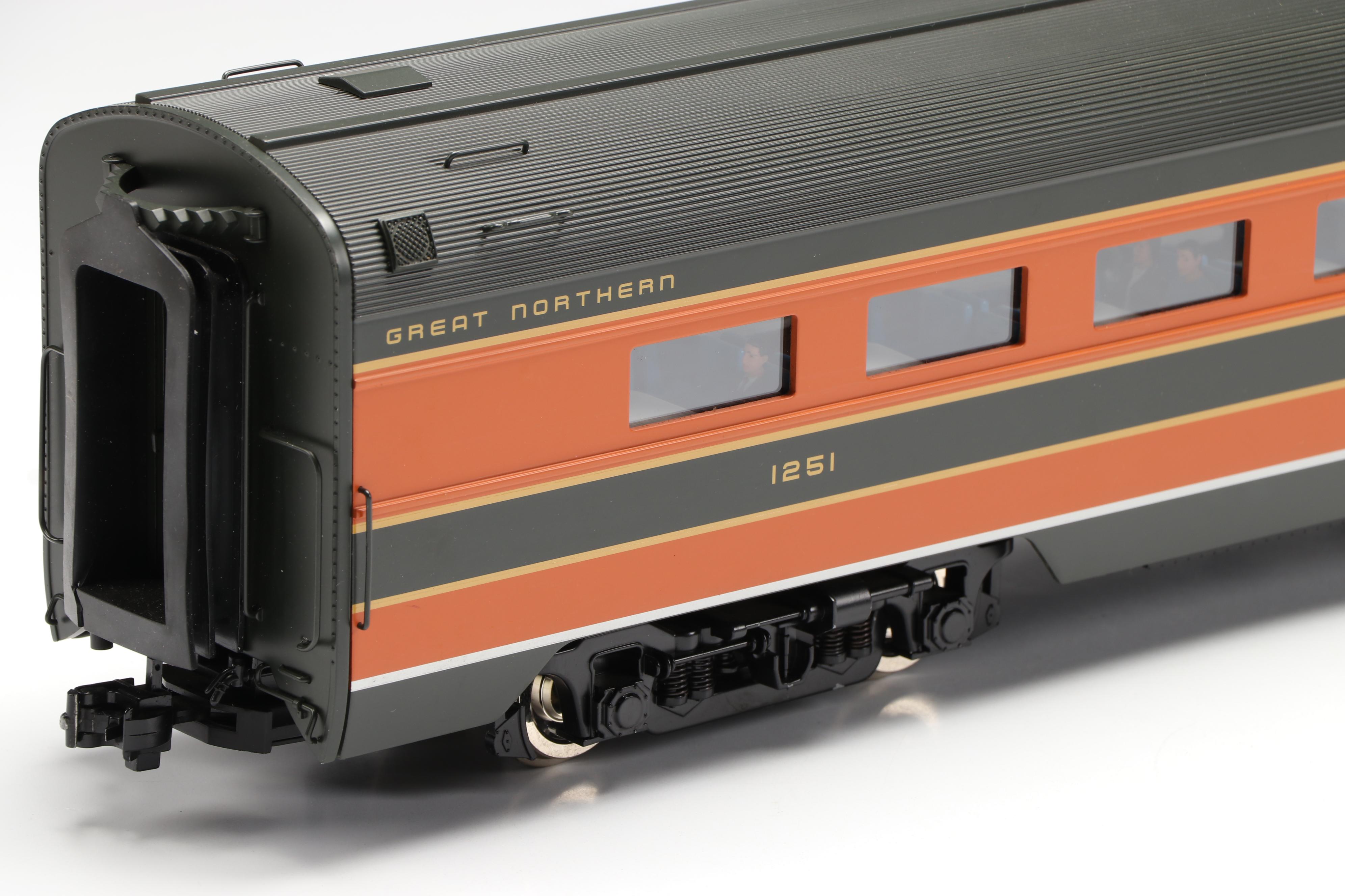 USA Trains G Scale R31066 Great Northern Vista Dome and Dining Car