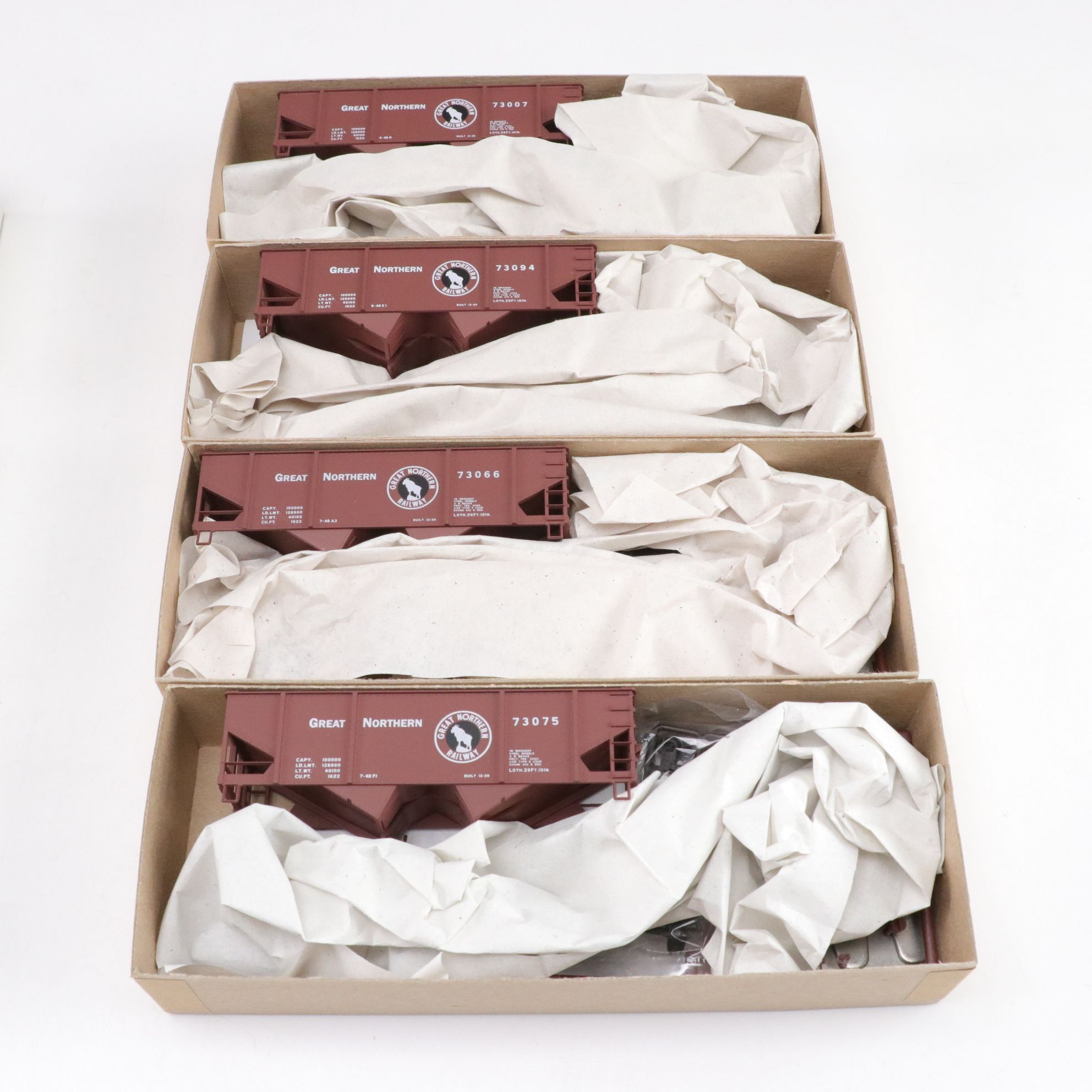 Accurail HO Scale Rock Great Northern Railway & Other Model Train Kits