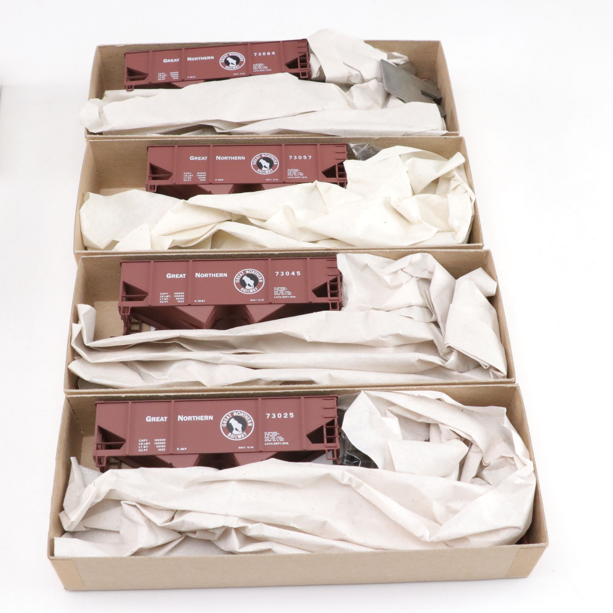 Accurail HO Scale Rock Great Northern Railway & Other Model Train Kits