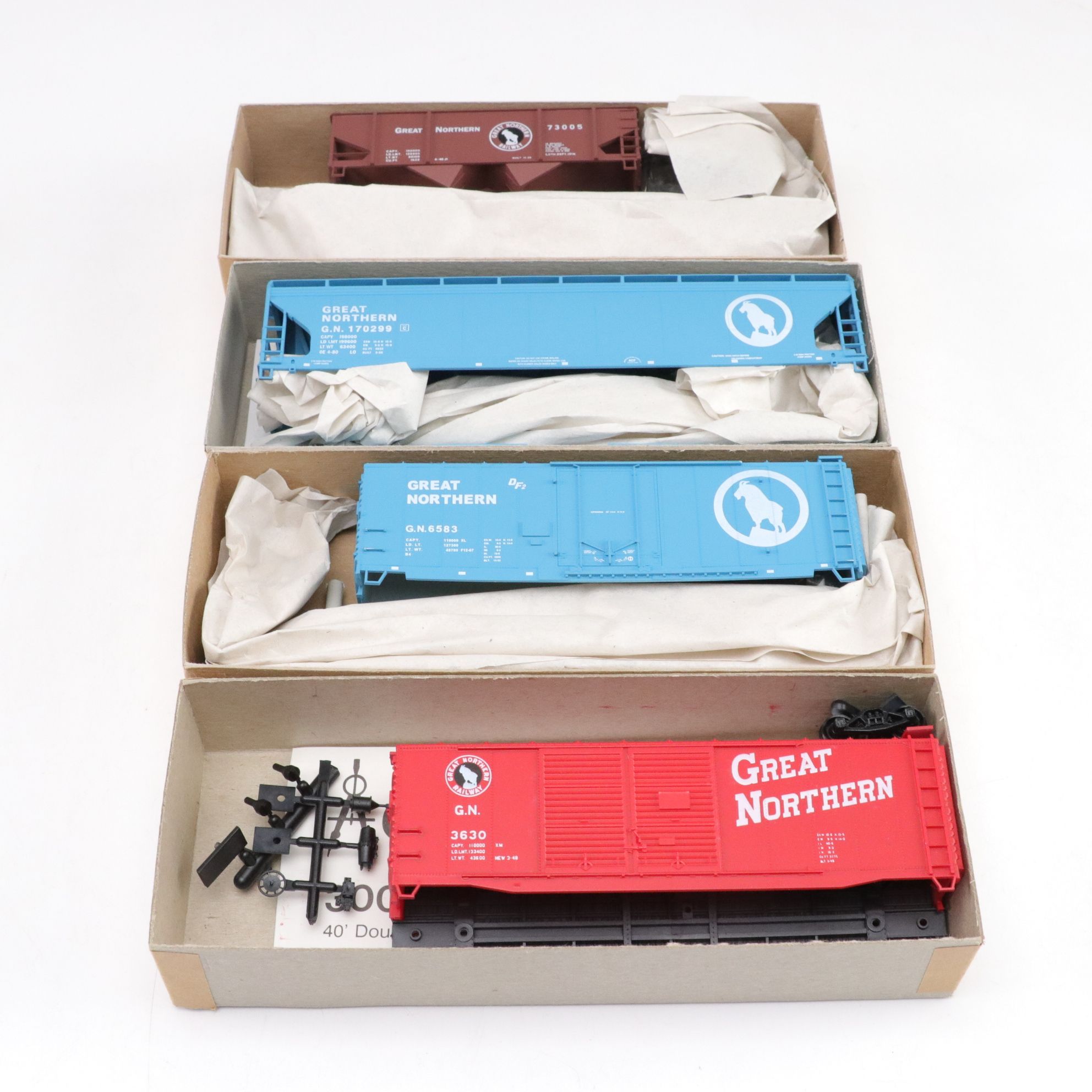 Accurail HO Scale Rock Great Northern Railway & Other Model Train Kits