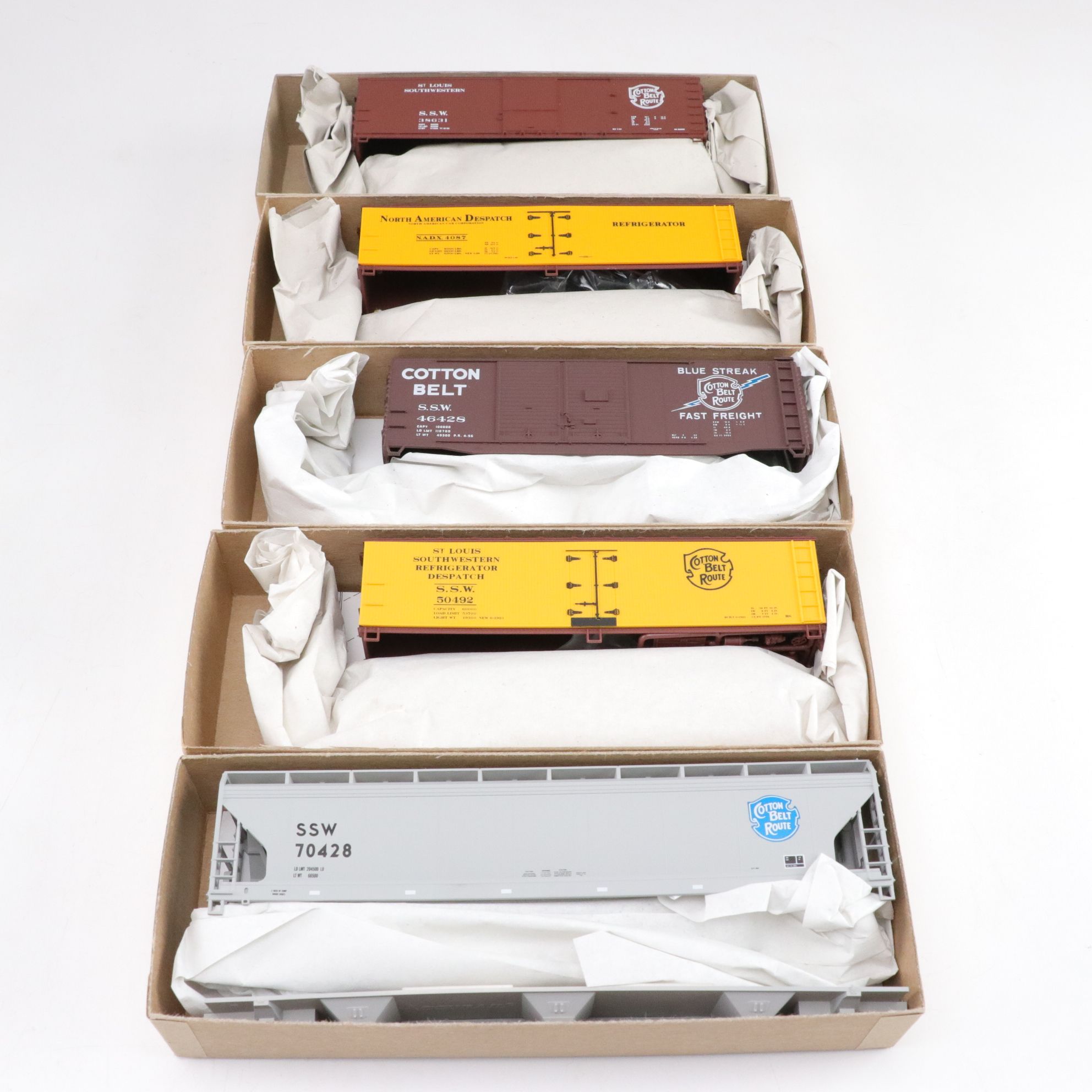 Accurail HO Scale Santa Fe, Frisco & Other Model Train Kits