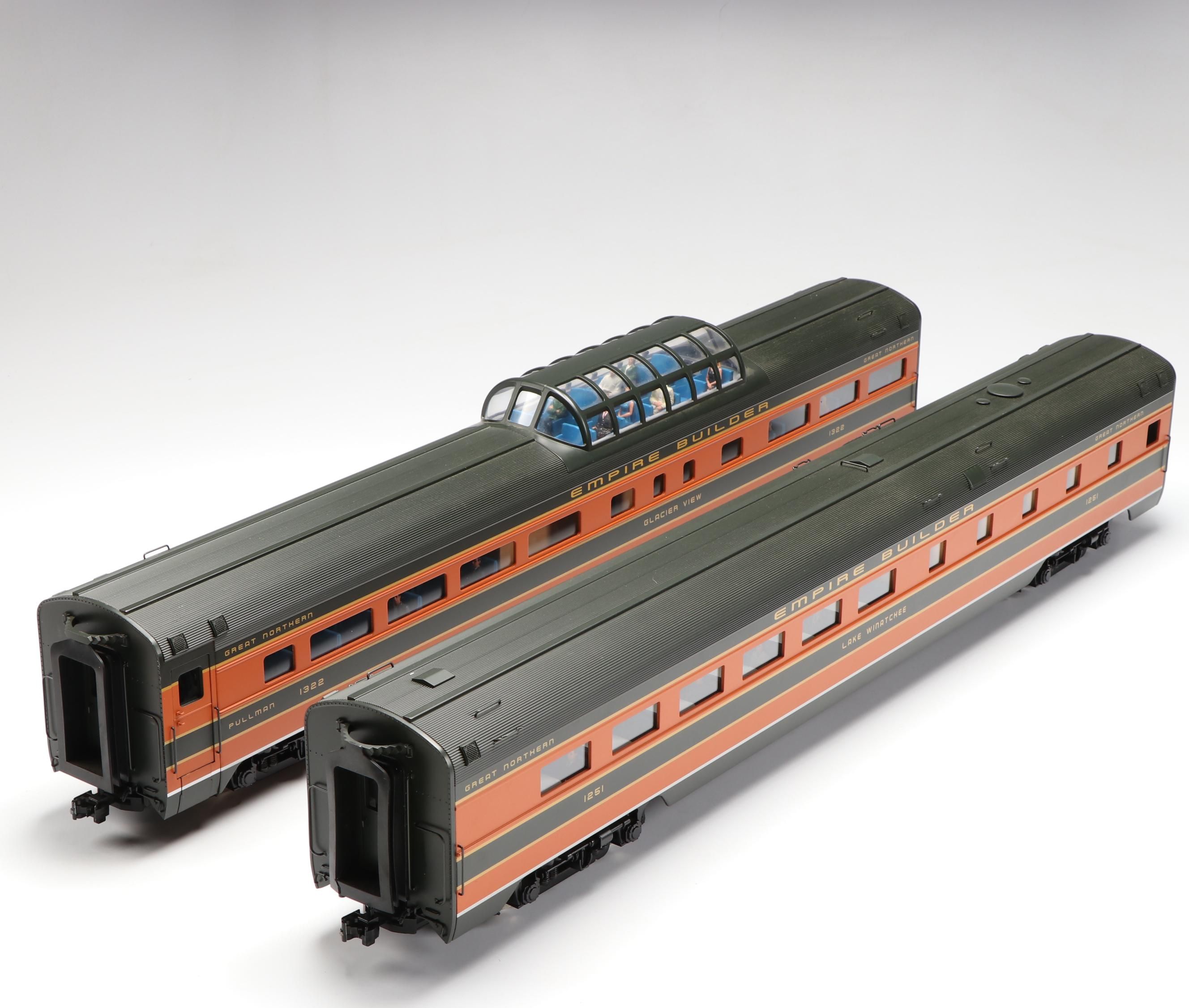 USA Trains G Scale R31066 Great Northern Vista Dome and Dining Car