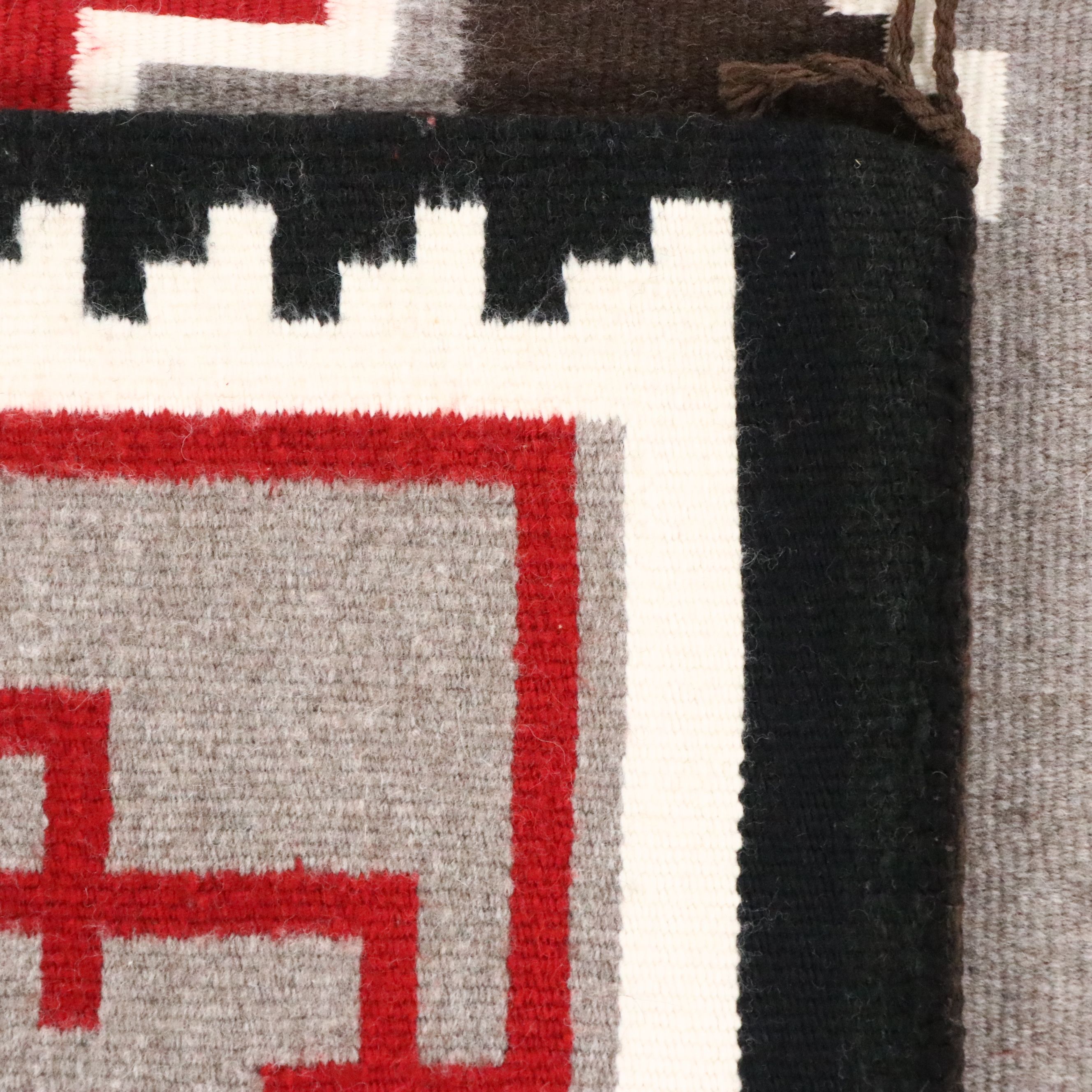 2'5 x 4'2 Handwoven Navajo Klagetoh Accent Rug