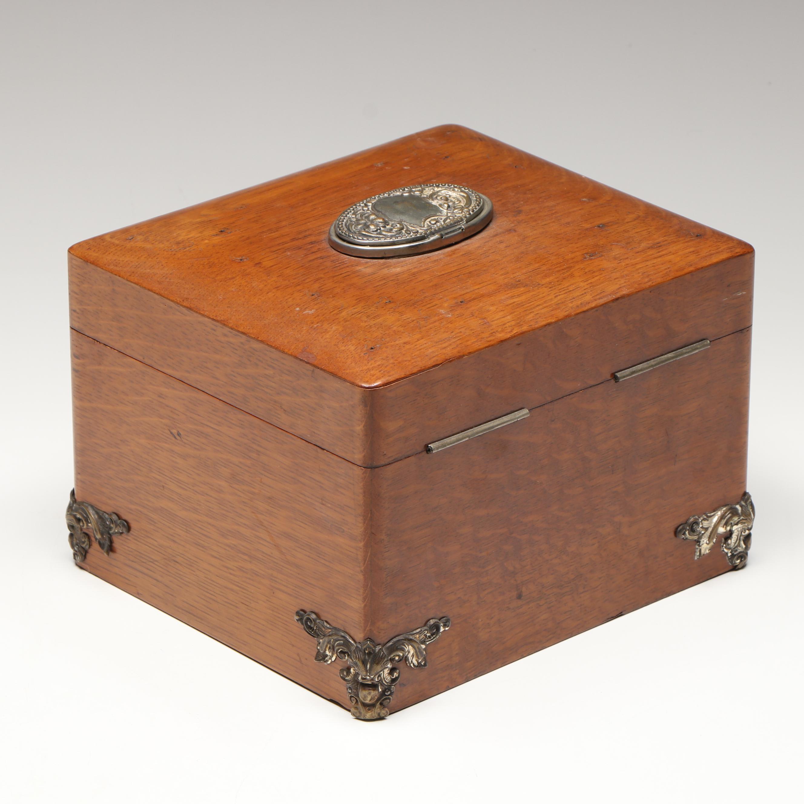 Late Victorian Lined Oak Collar and Cufflink Box, Late 19th/ Early 20th Century