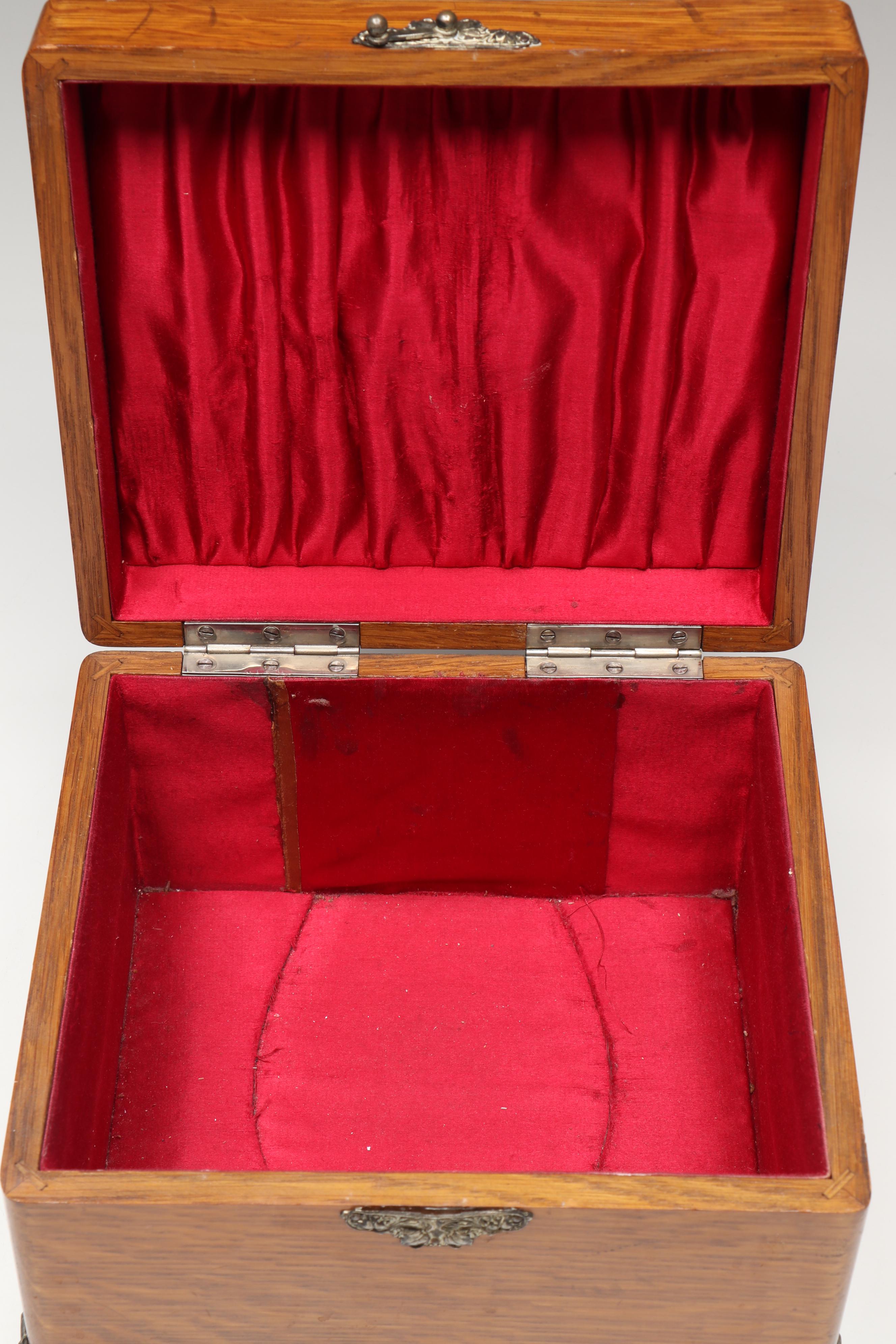 Late Victorian Lined Oak Collar and Cufflink Box, Late 19th/ Early 20th Century