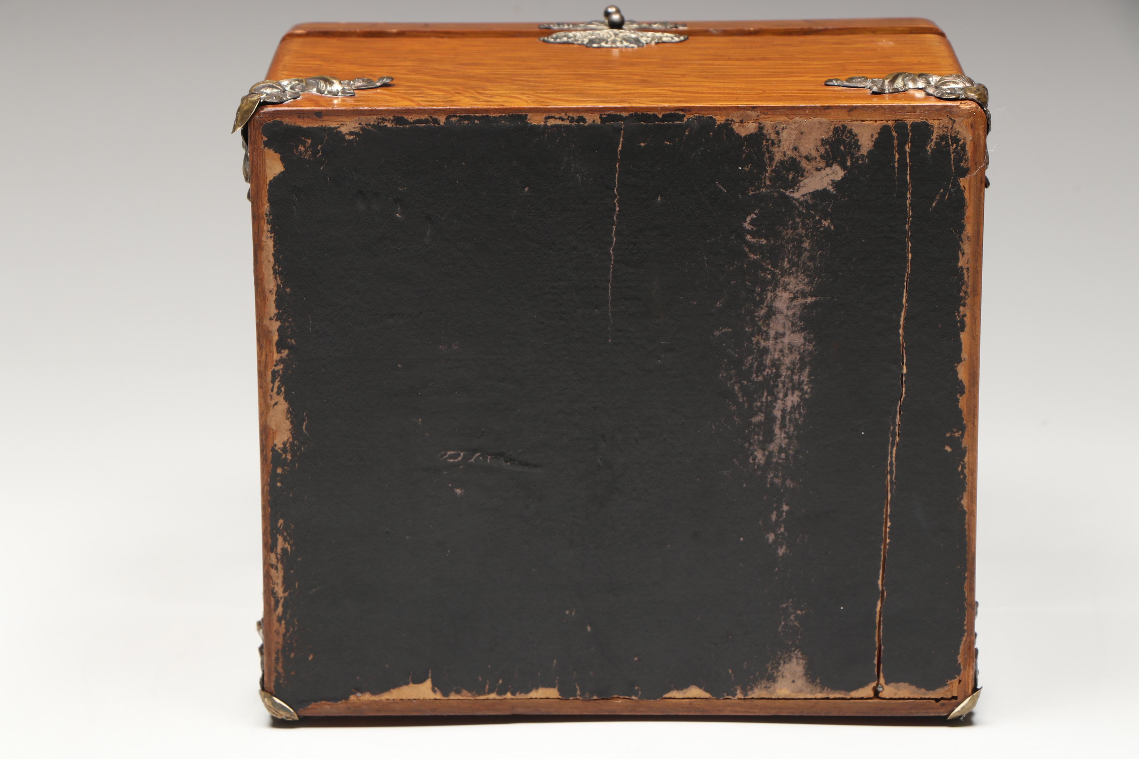 Late Victorian Lined Oak Collar and Cufflink Box, Late 19th/ Early 20th Century