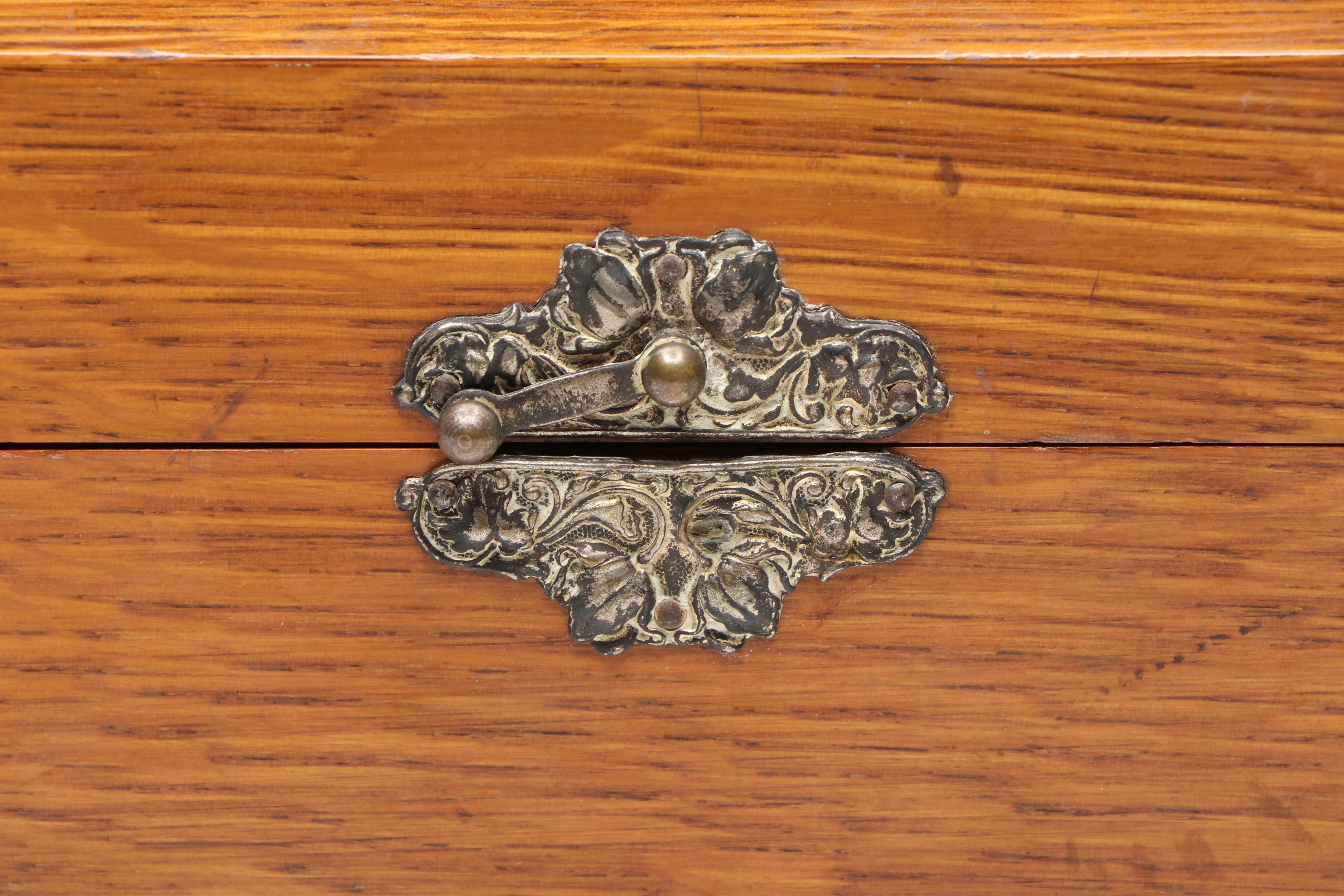 Late Victorian Lined Oak Collar and Cufflink Box, Late 19th/ Early 20th Century