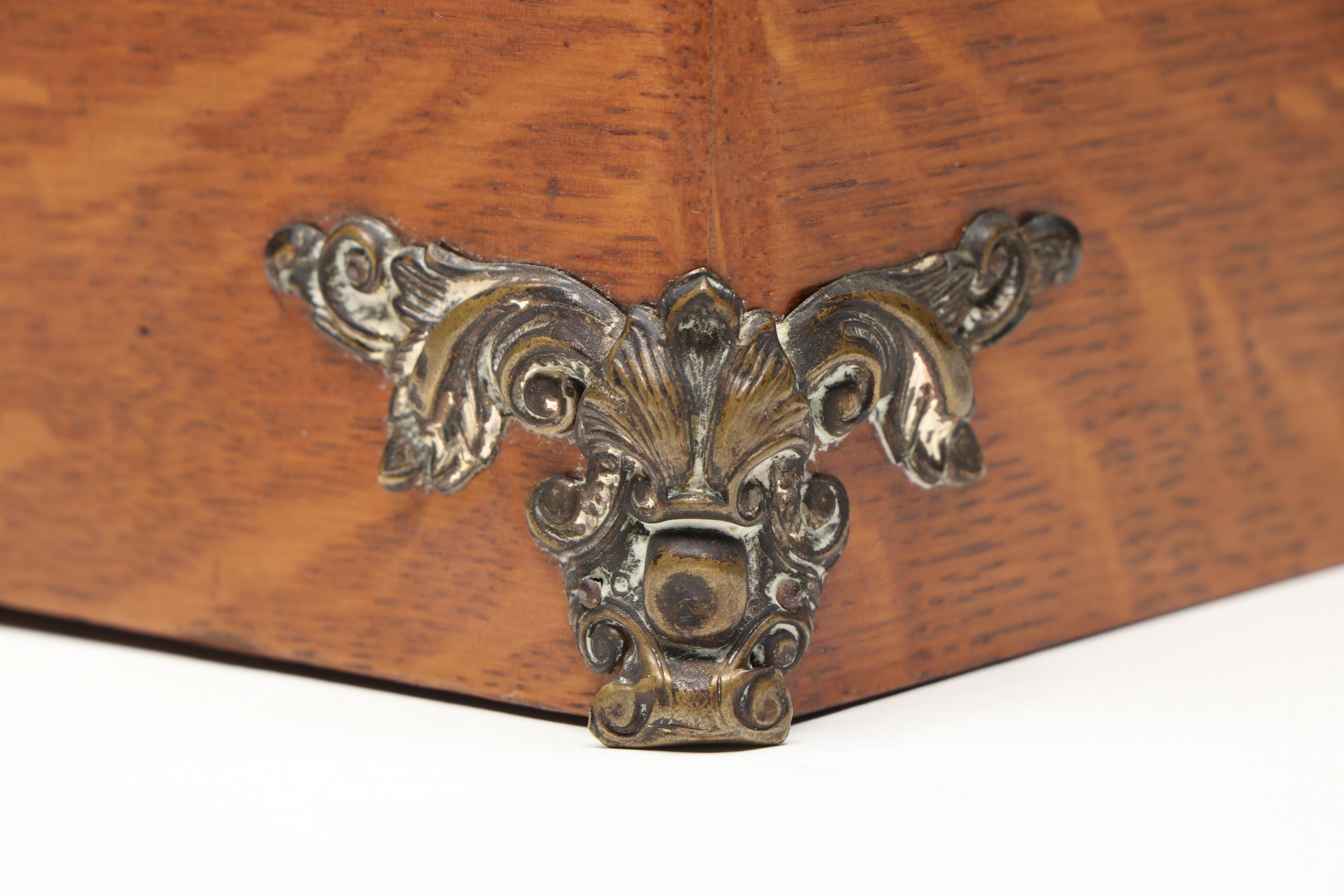 Late Victorian Lined Oak Collar and Cufflink Box, Late 19th/ Early 20th Century