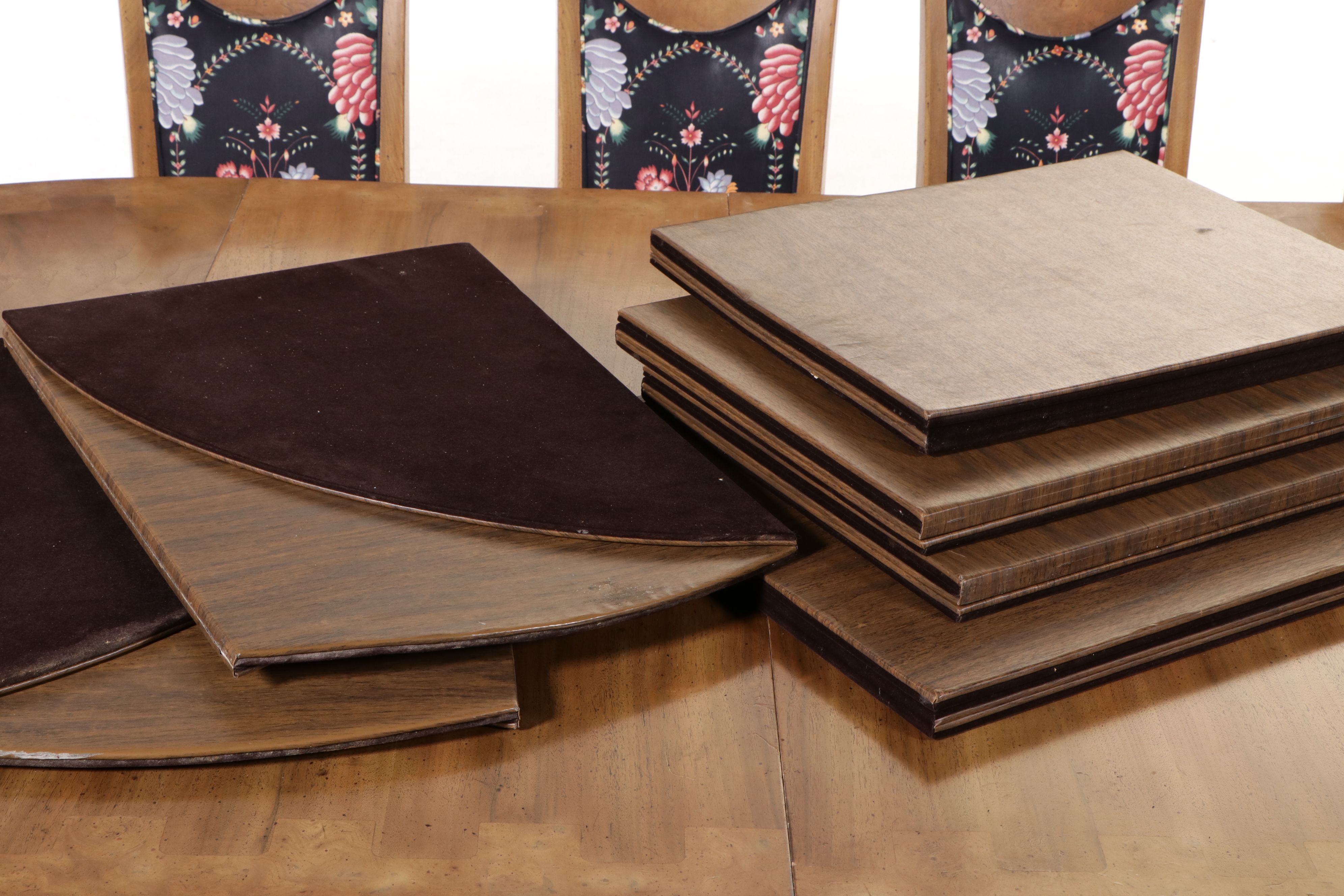 Mastercraft Mediterranean Style Walnut Burl & Parcel Gilt Nine-Piece Dining Set