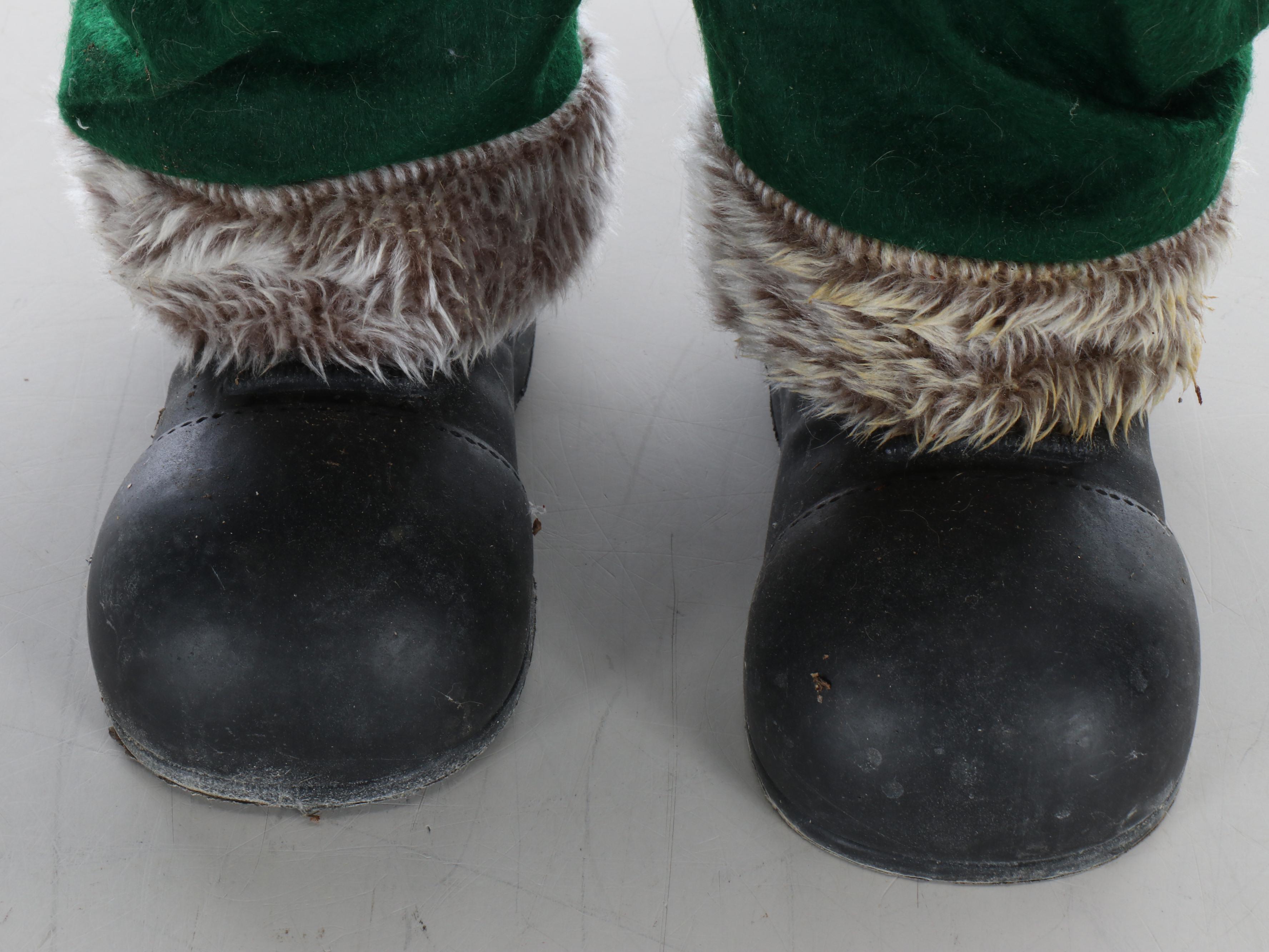 Rustic Santa Figure and Garland