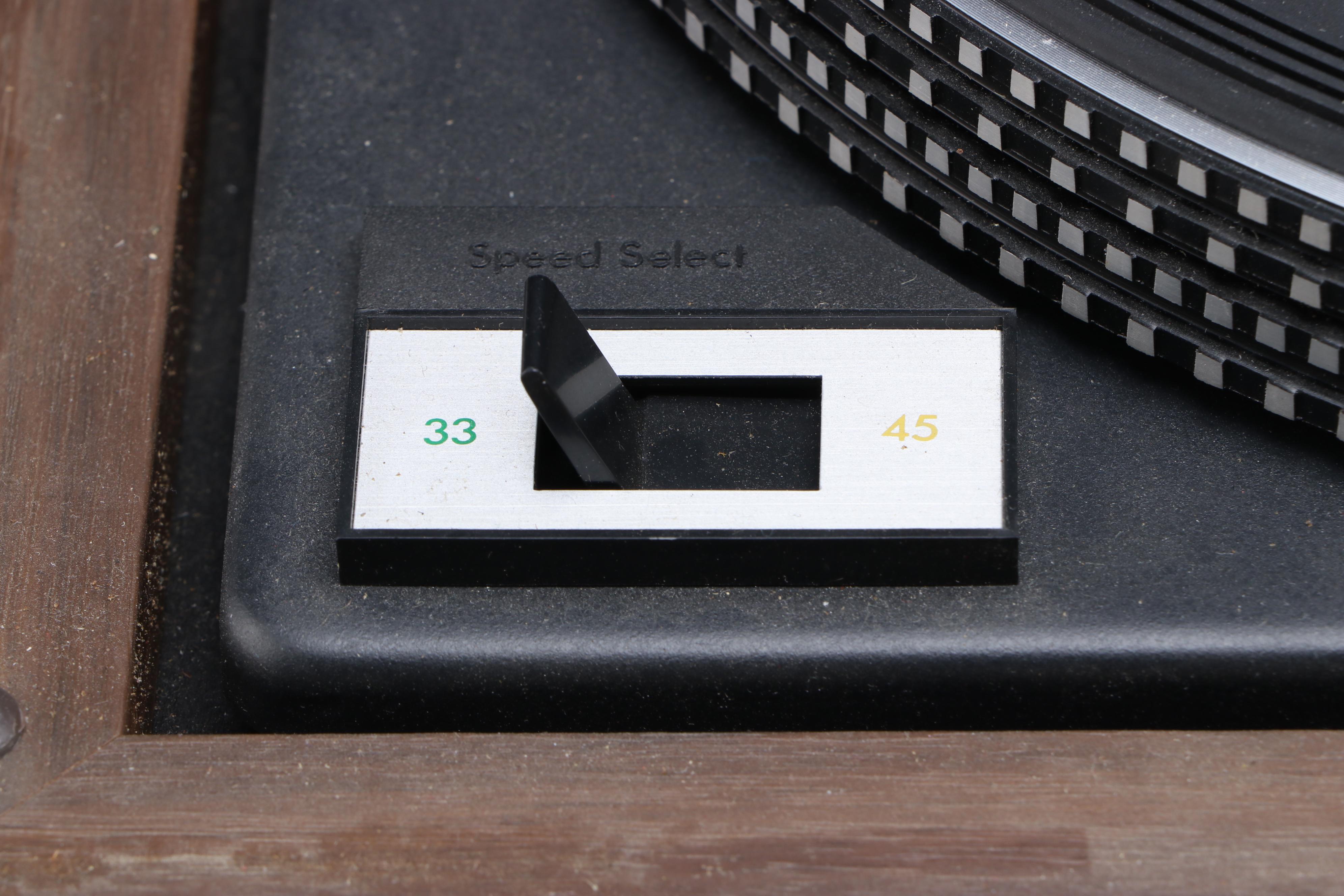 Quadraflex QL-14 Belt Drive Turntable with Walnut Finish