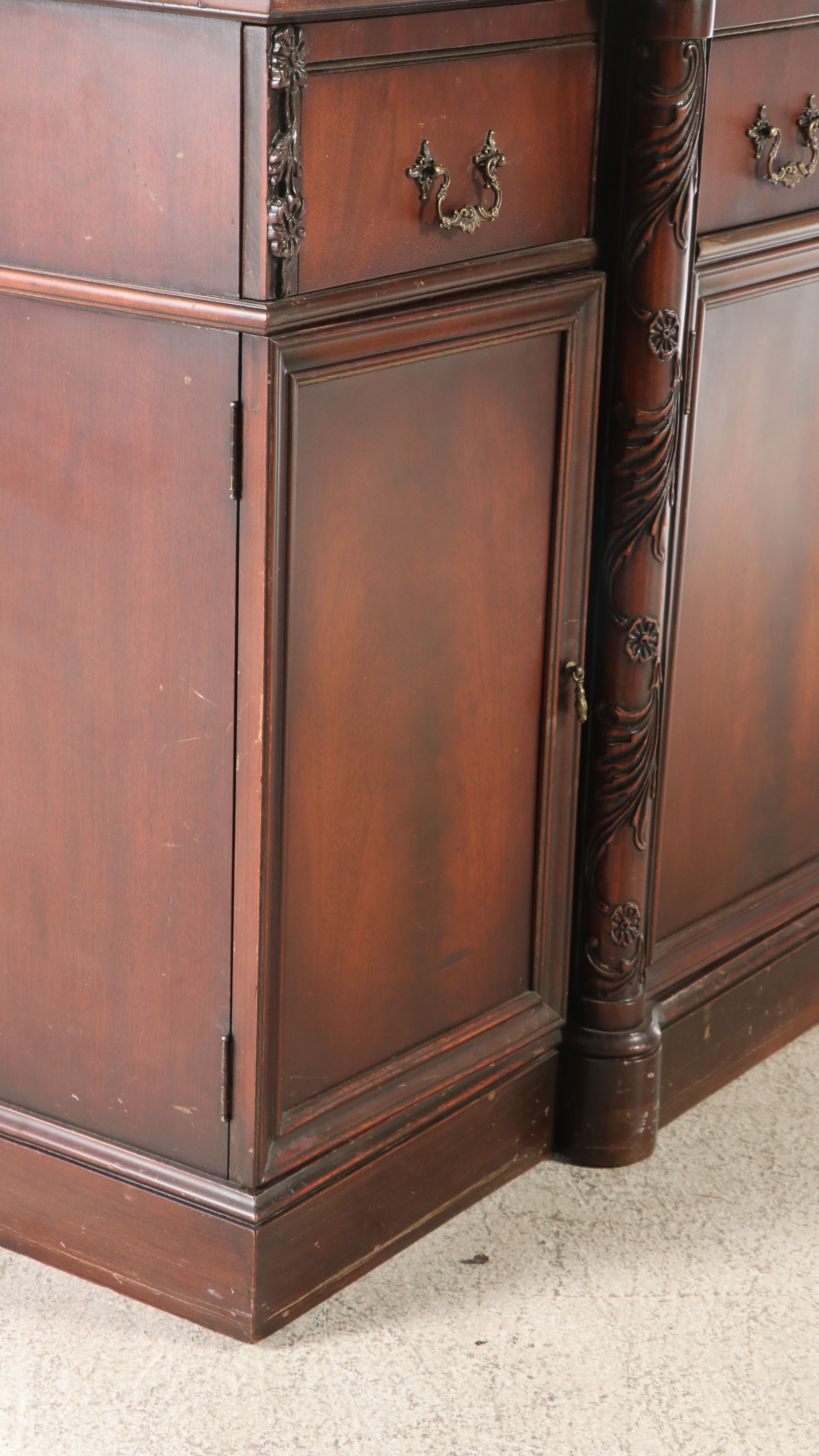 Traditional Style Mahogany China Cabinet