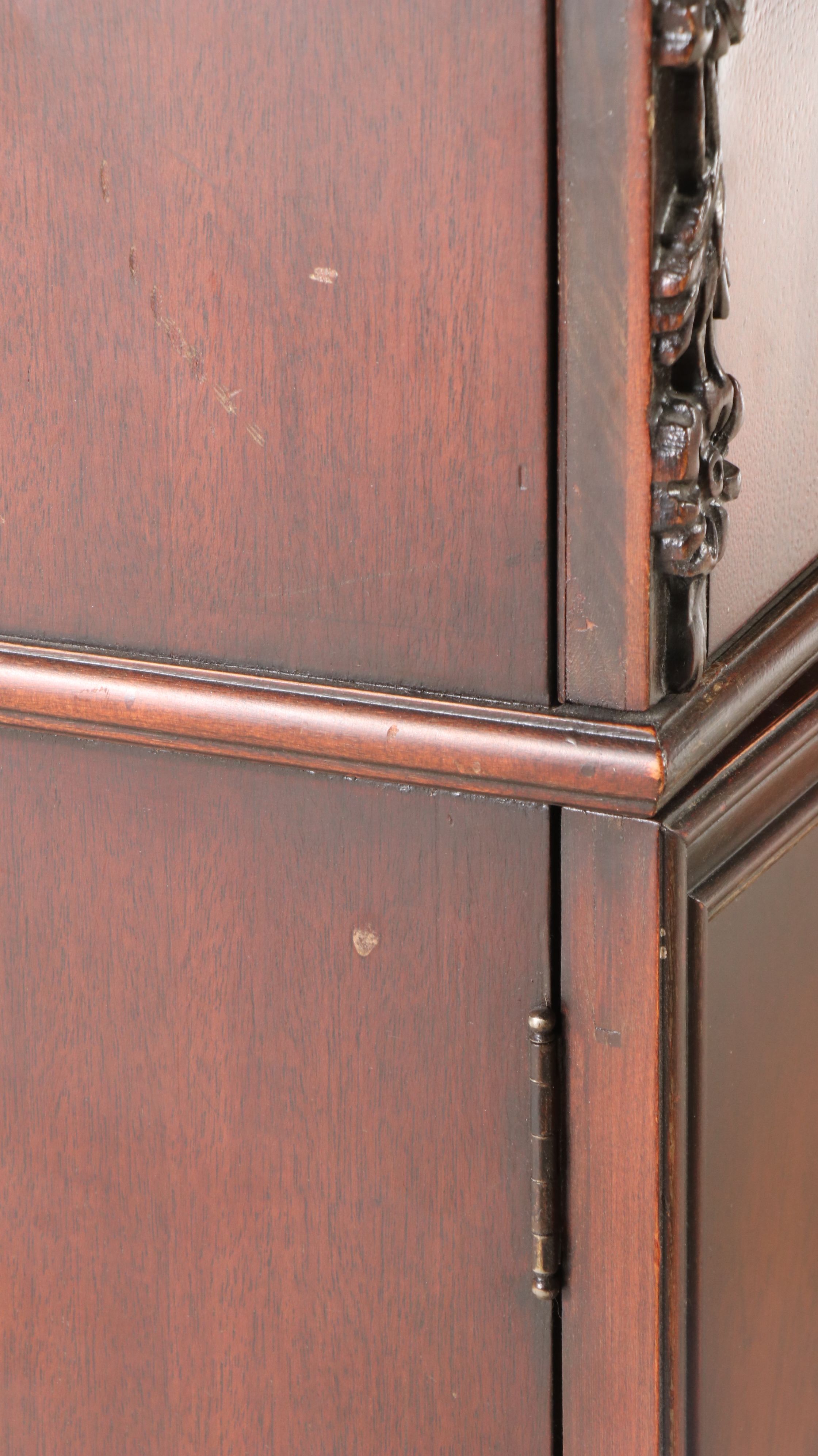 Traditional Style Mahogany China Cabinet