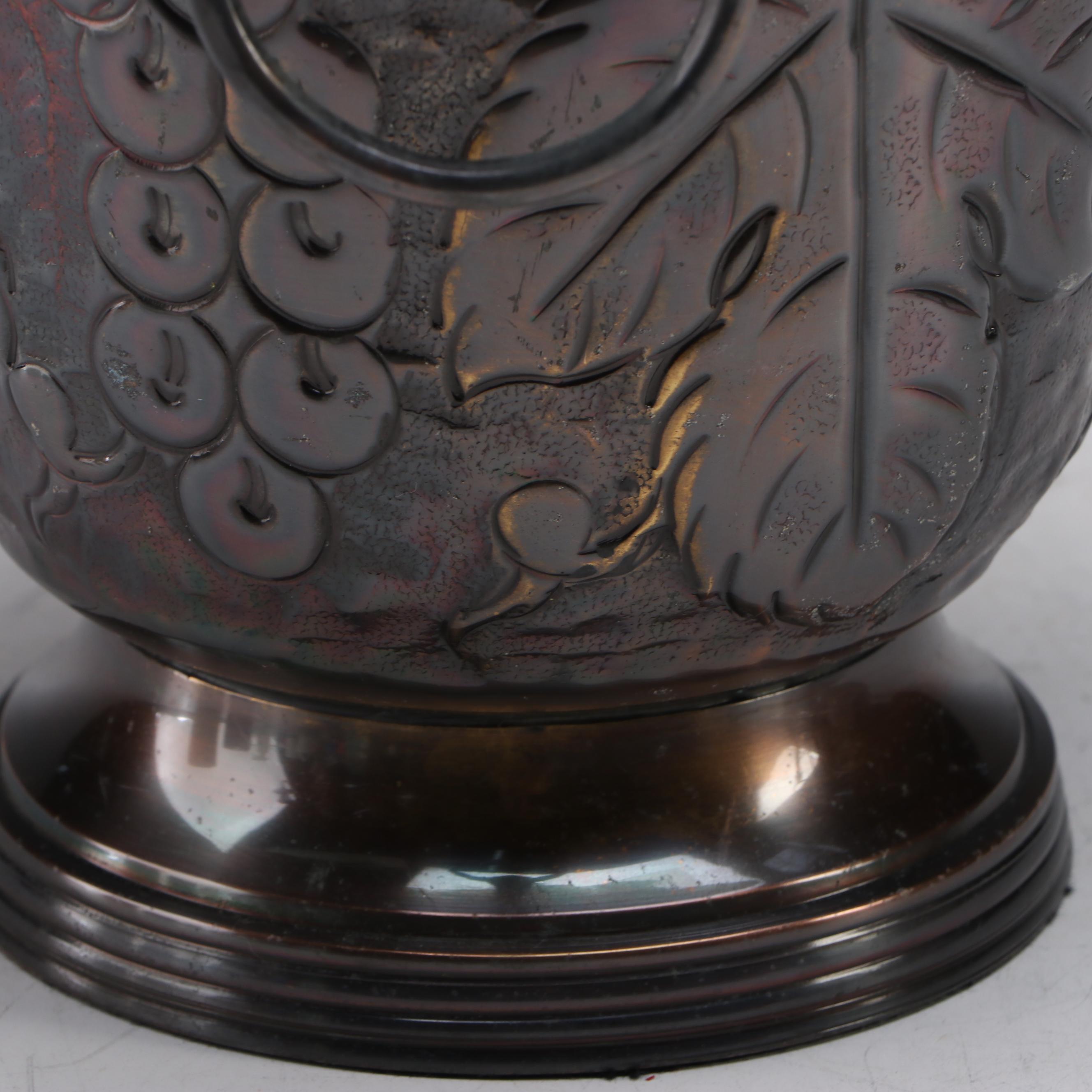 Grapevine Pattern Metal Ice Bucket and Lion's Head Stand