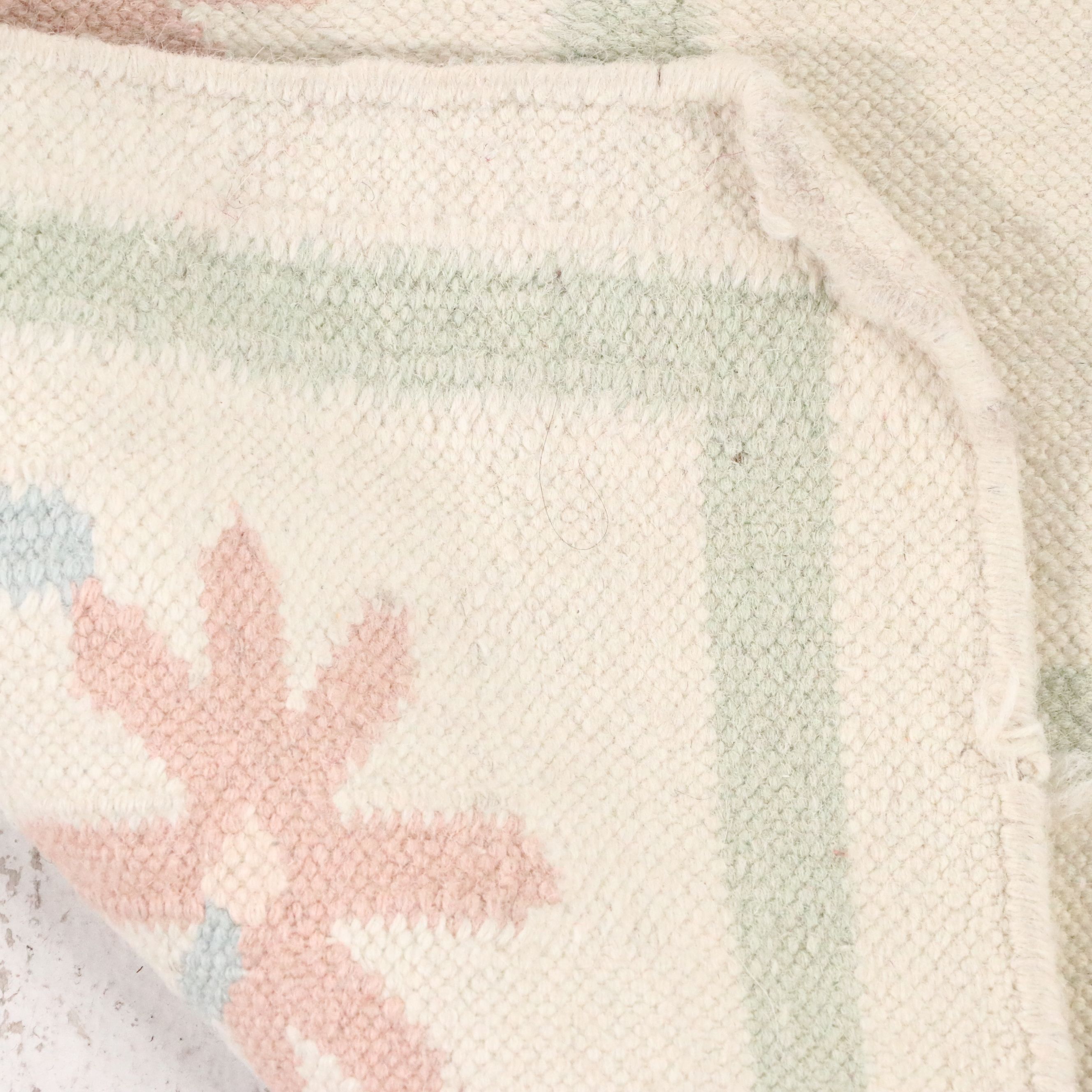 3'9 x 5'7 Handwoven Indian Dhurrie Floral Area Rug