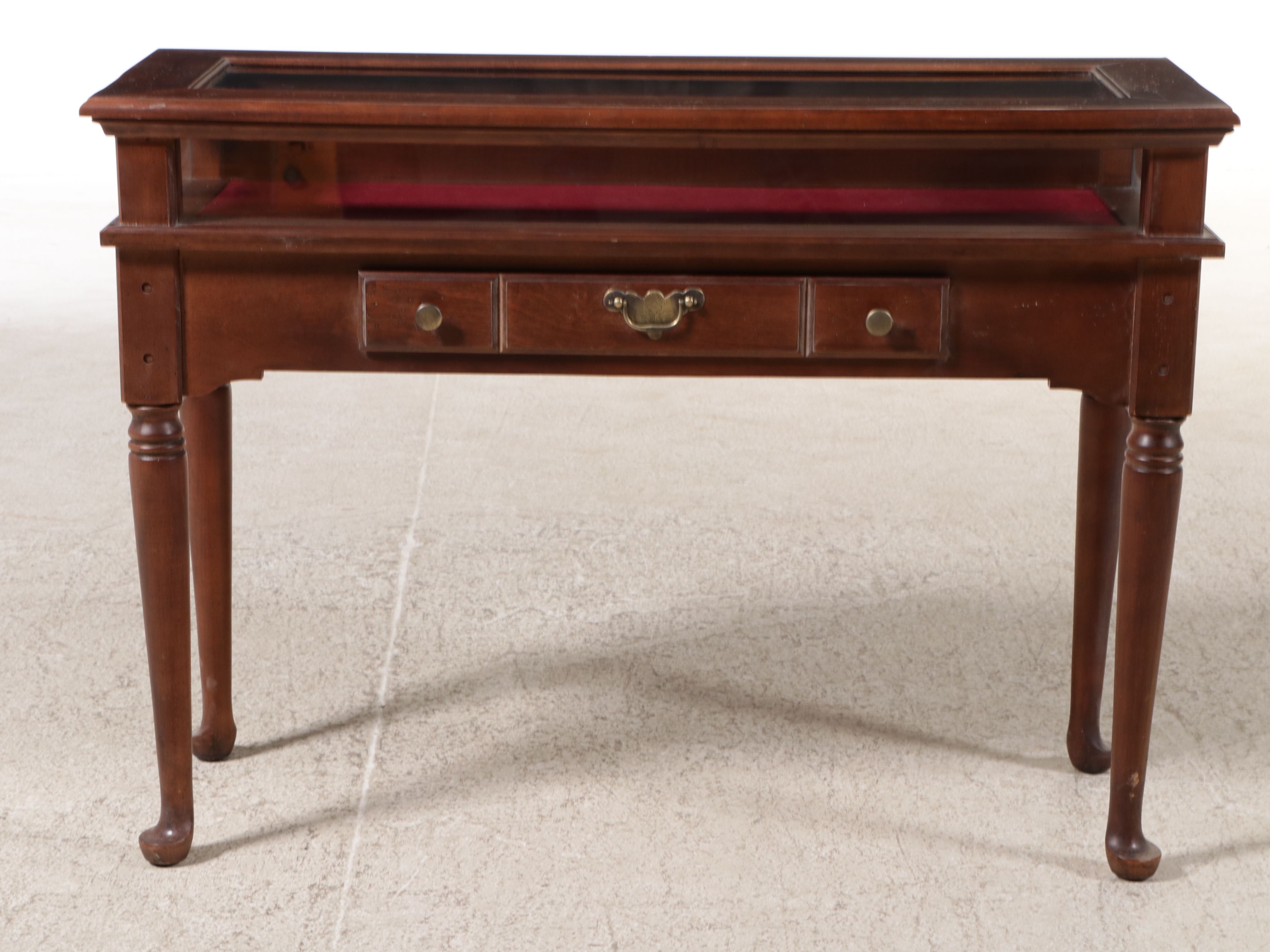 Bassett Furniture Queen Anne Style Mahogany Vitrine Table
