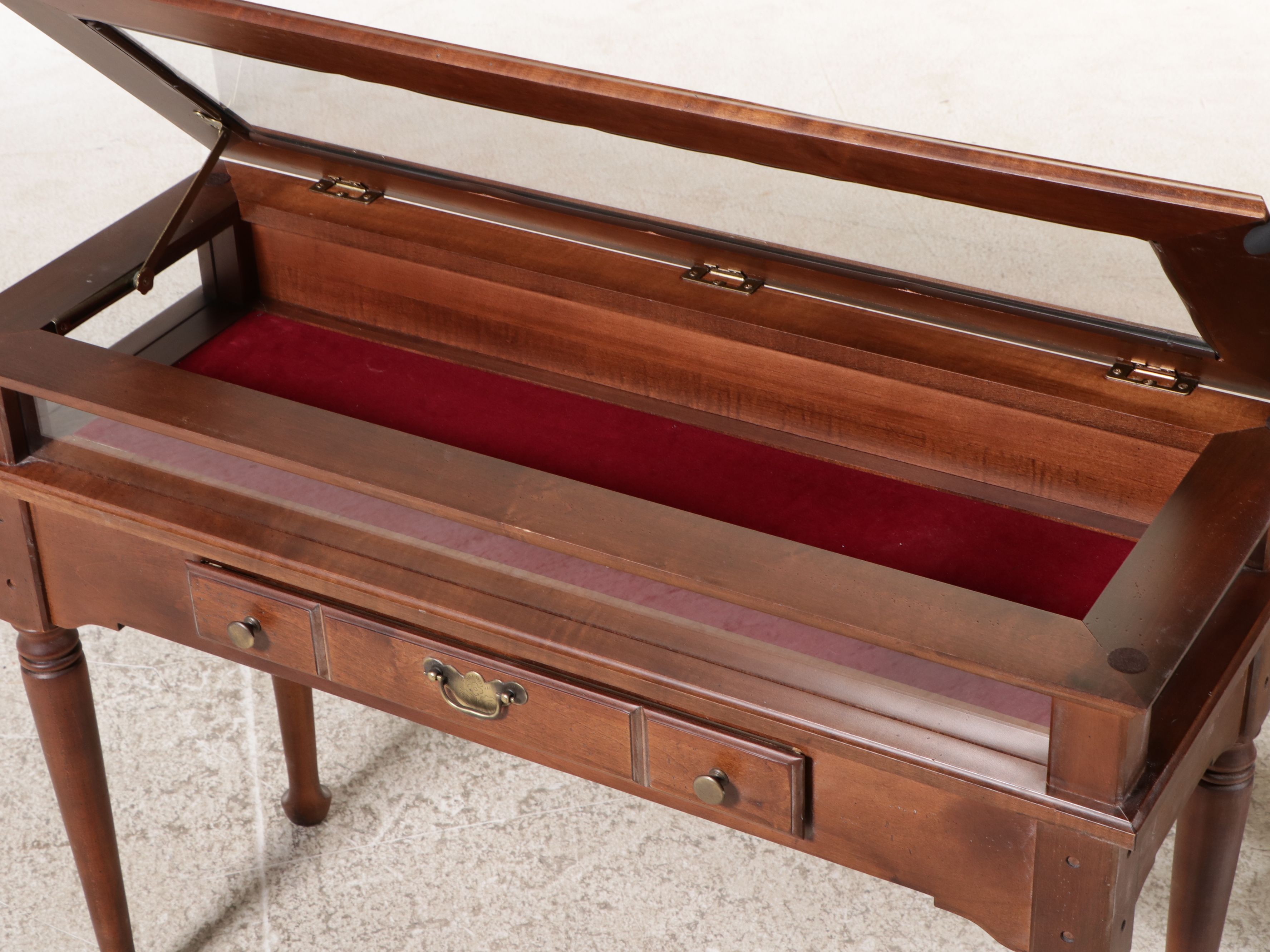 Bassett Furniture Queen Anne Style Mahogany Vitrine Table