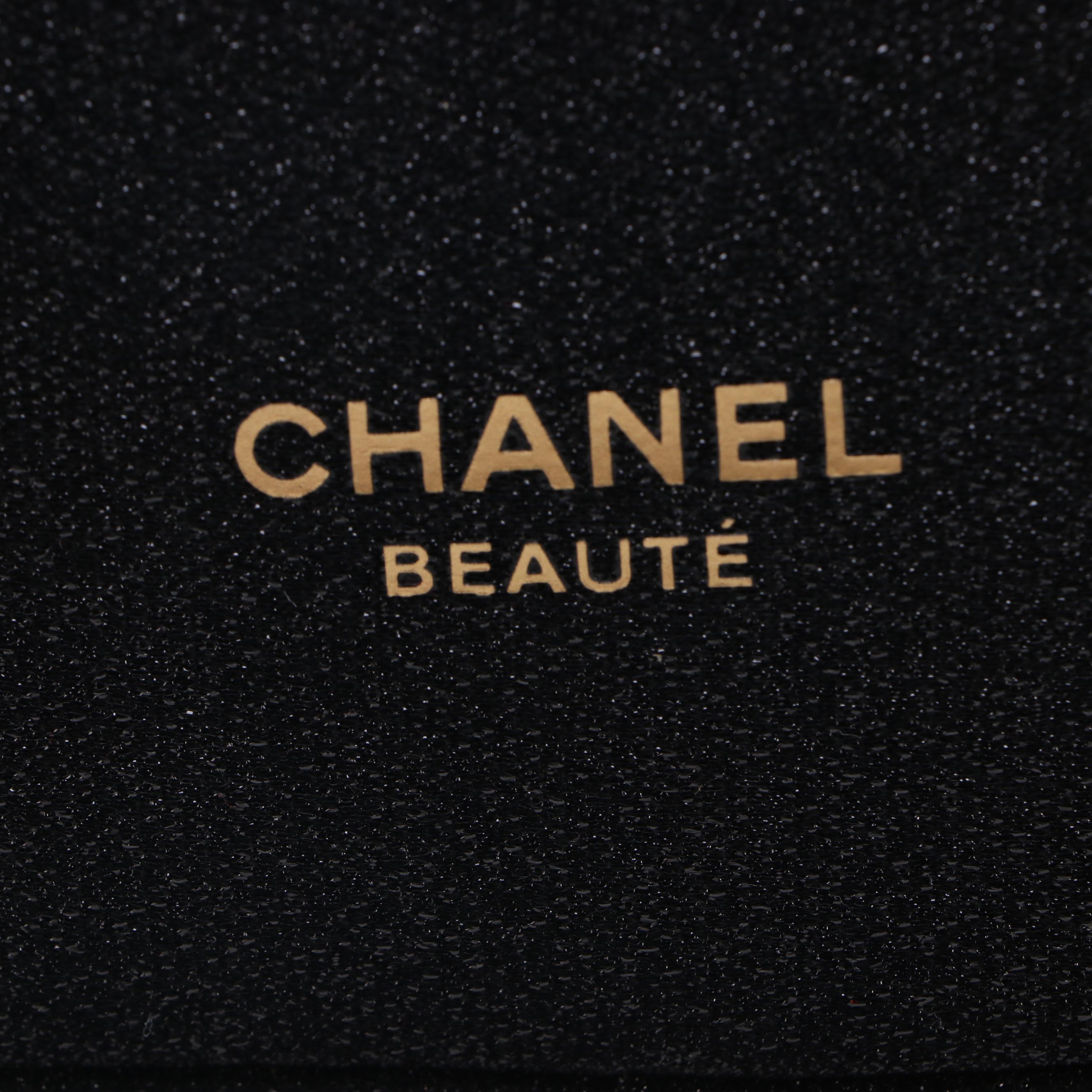 Chanel Beauté Promotional Cosmetic Pouch and Makeup Towels with Box