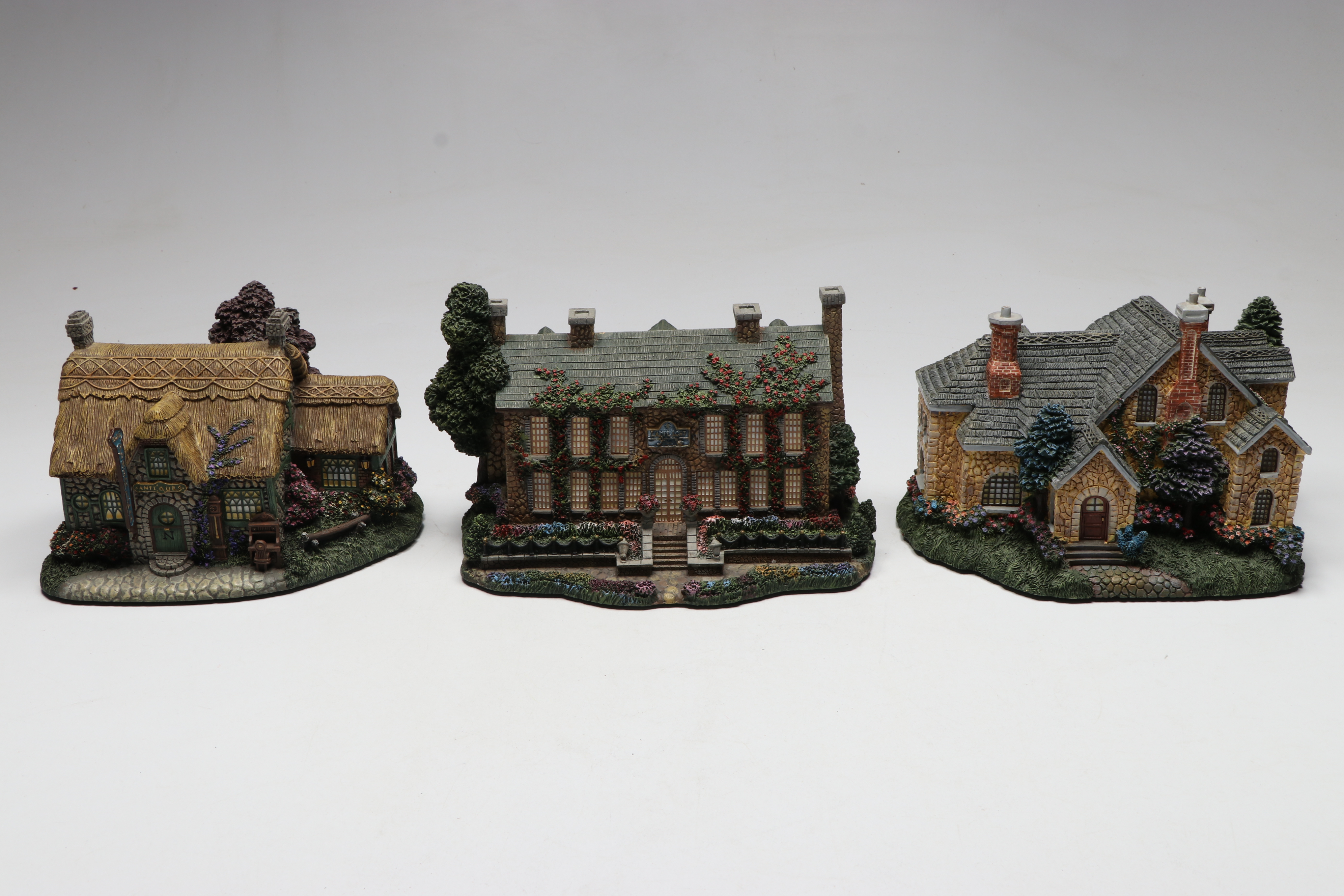 Thomas Kinkade's Lamplight Village Houses and Figurines
