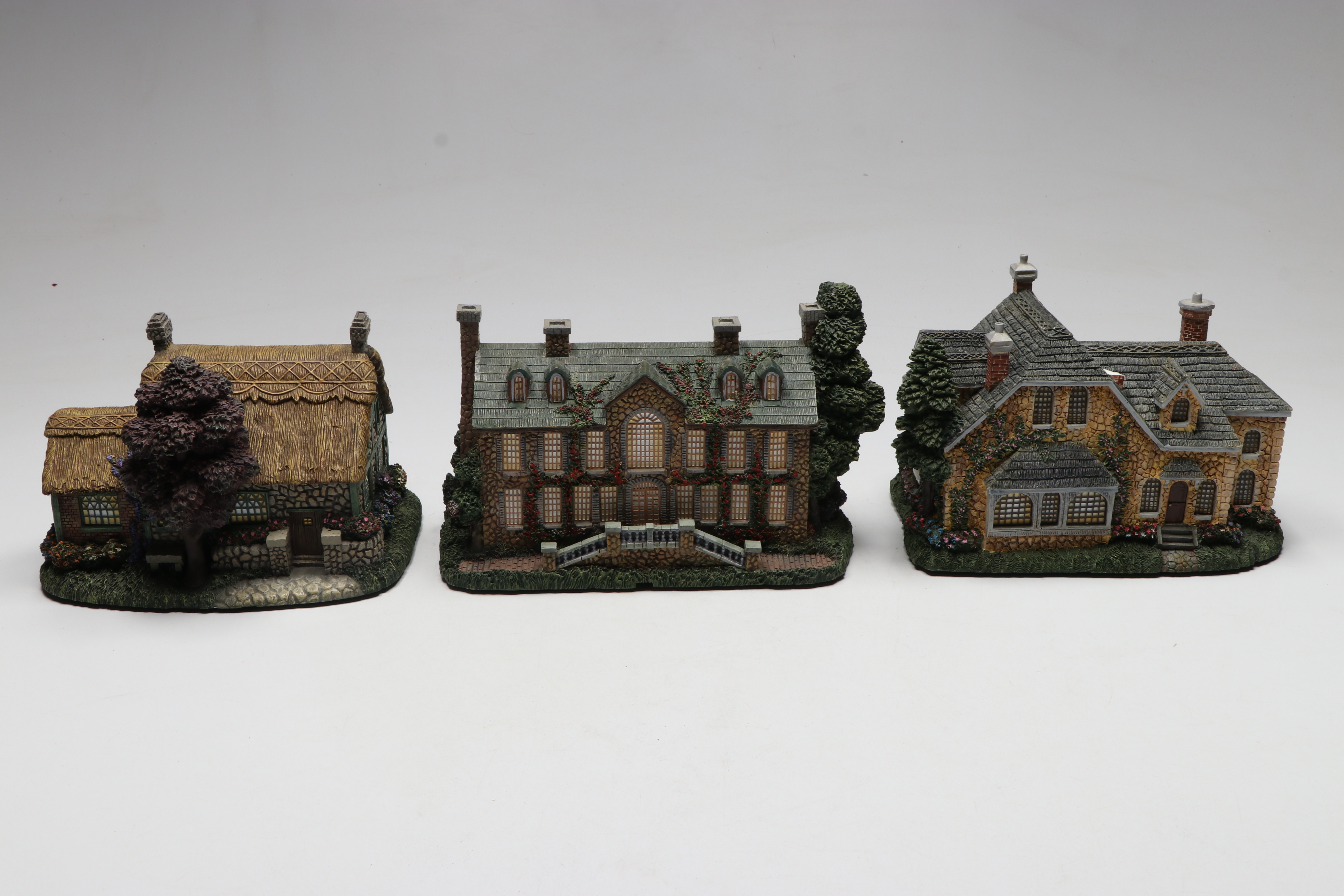 Thomas Kinkade's Lamplight Village Houses and Figurines