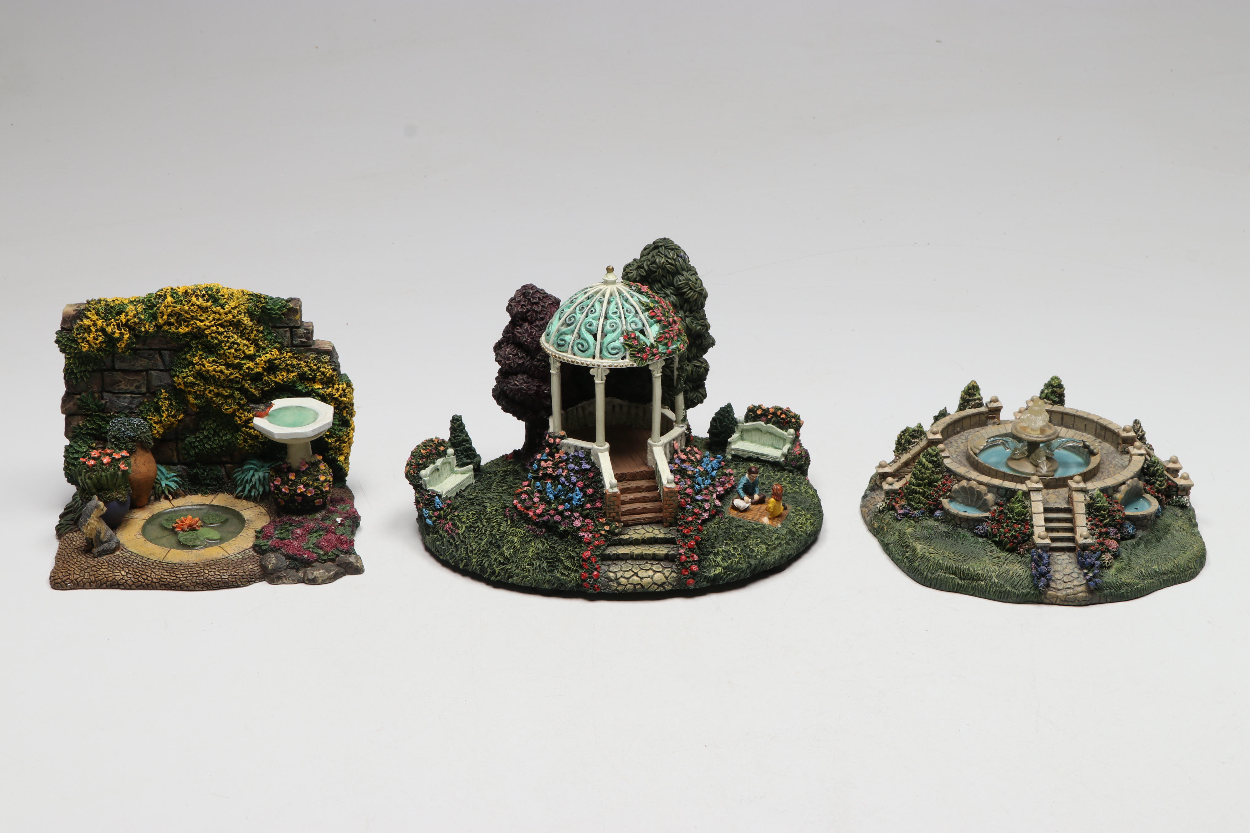 Thomas Kinkade's Lamplight Village Houses and Figurines