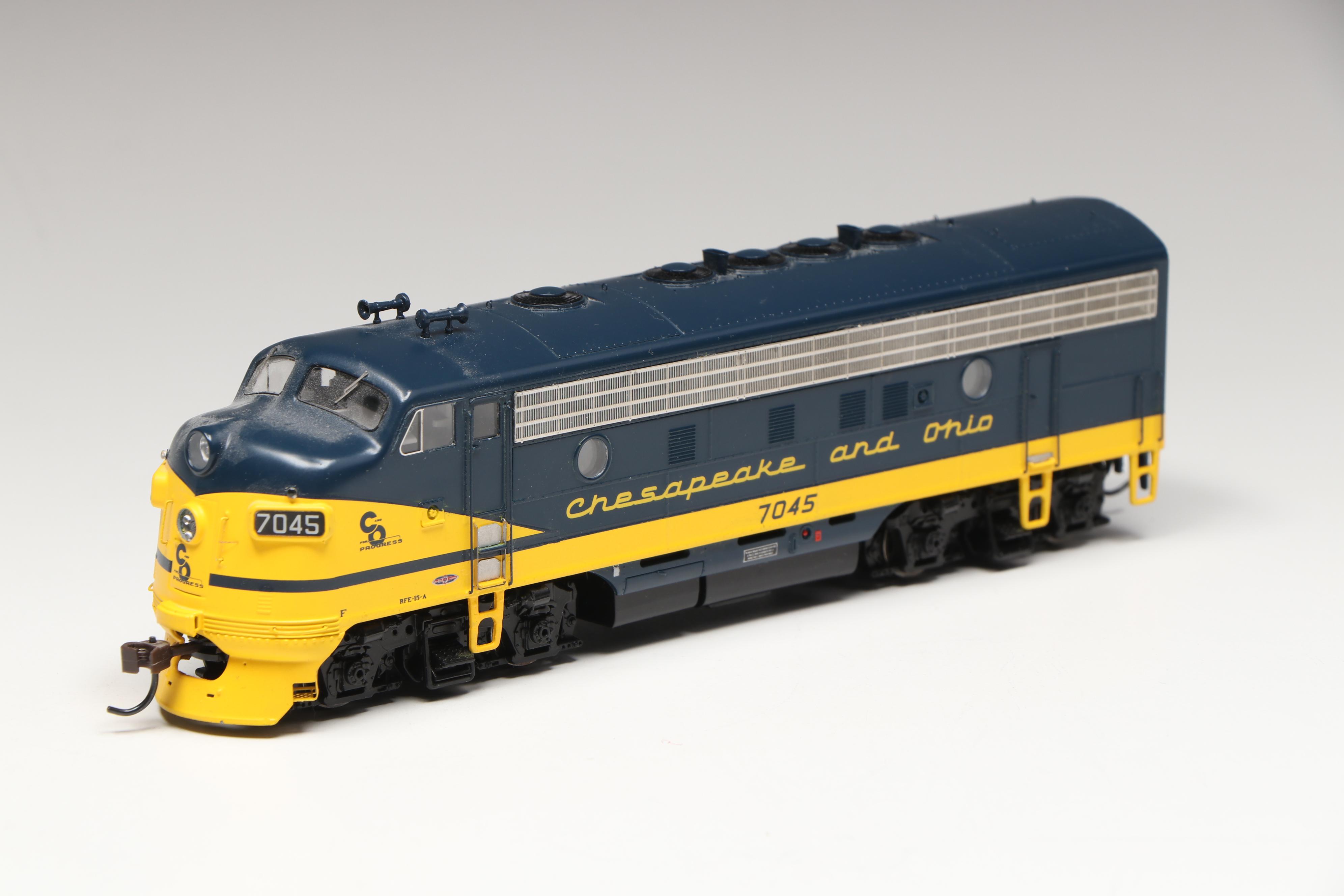 Genesis HO Scale G1509A F-7A Phase 2 and Broadway Pere Marquette Locomotives