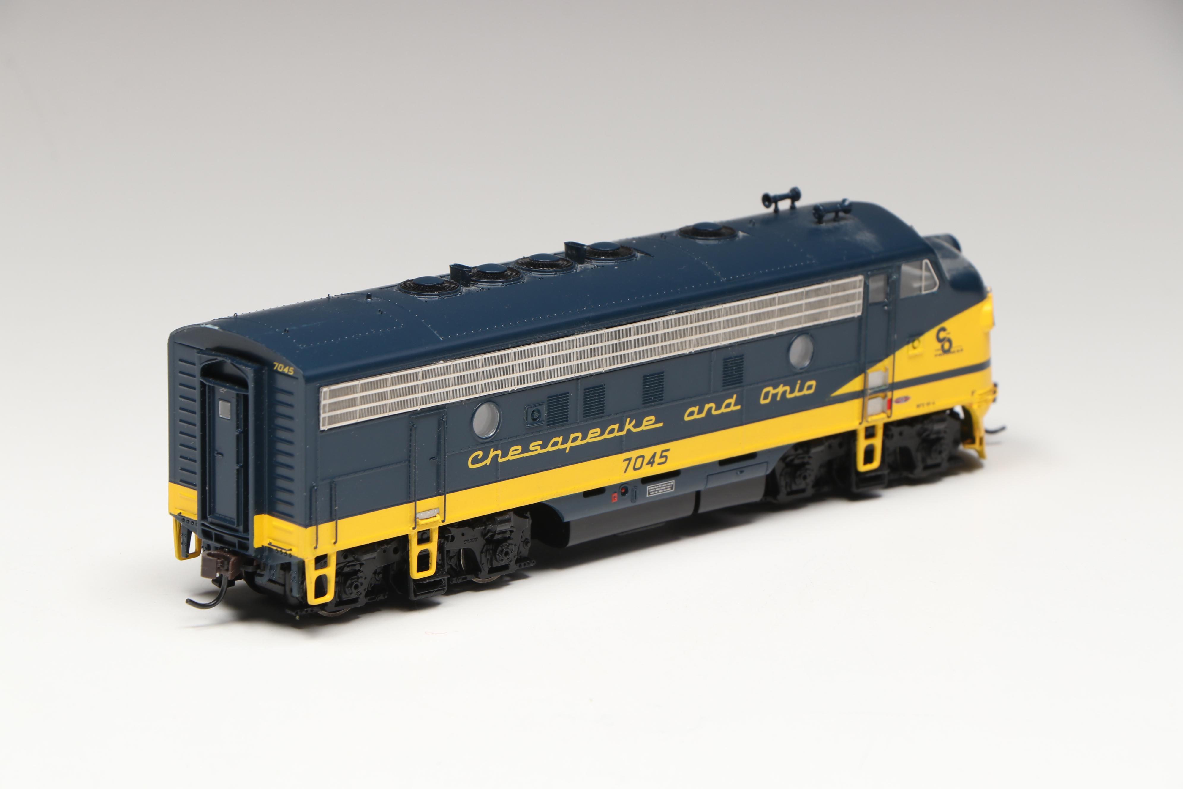 Genesis HO Scale G1509A F-7A Phase 2 and Broadway Pere Marquette Locomotives