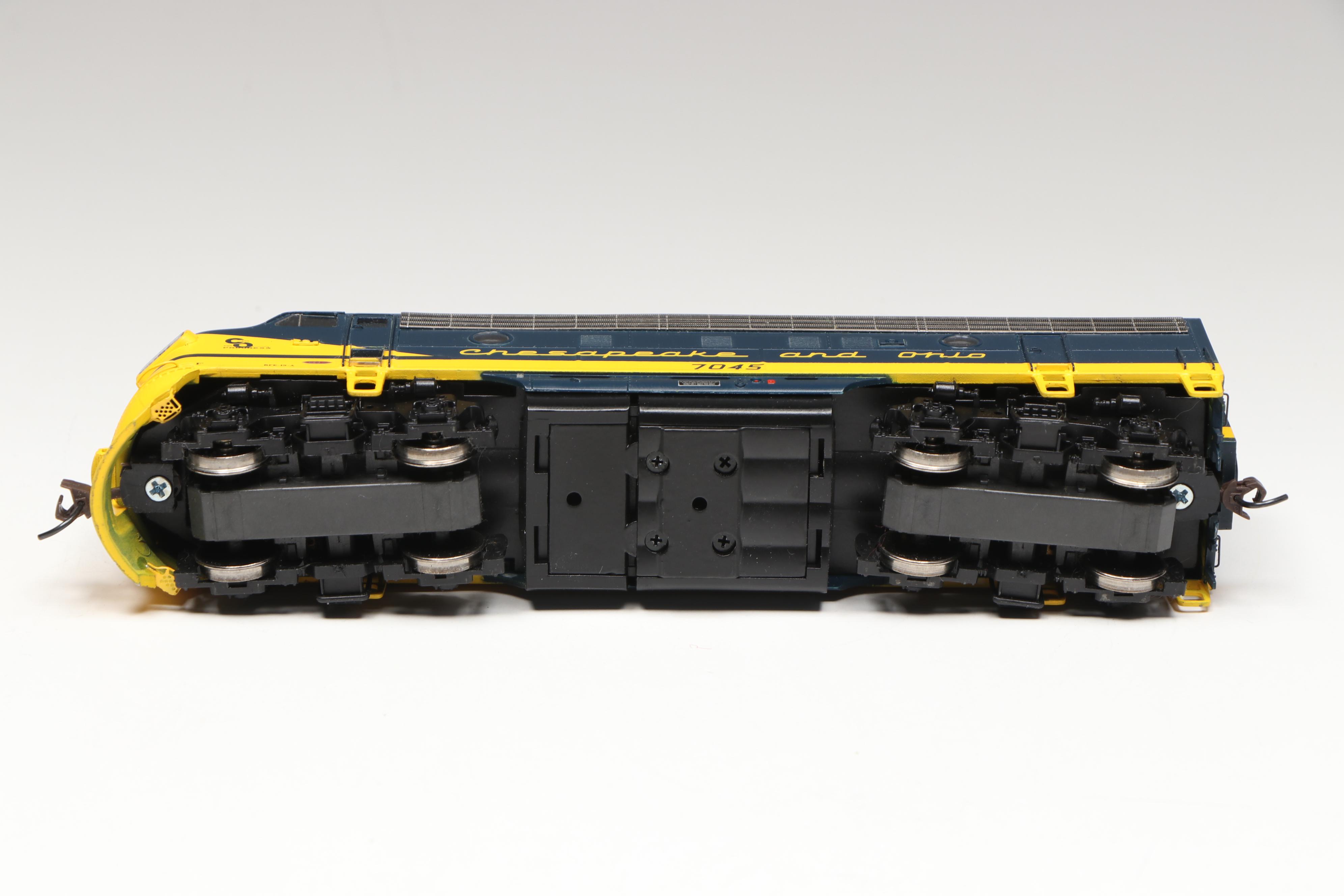 Genesis HO Scale G1509A F-7A Phase 2 and Broadway Pere Marquette Locomotives
