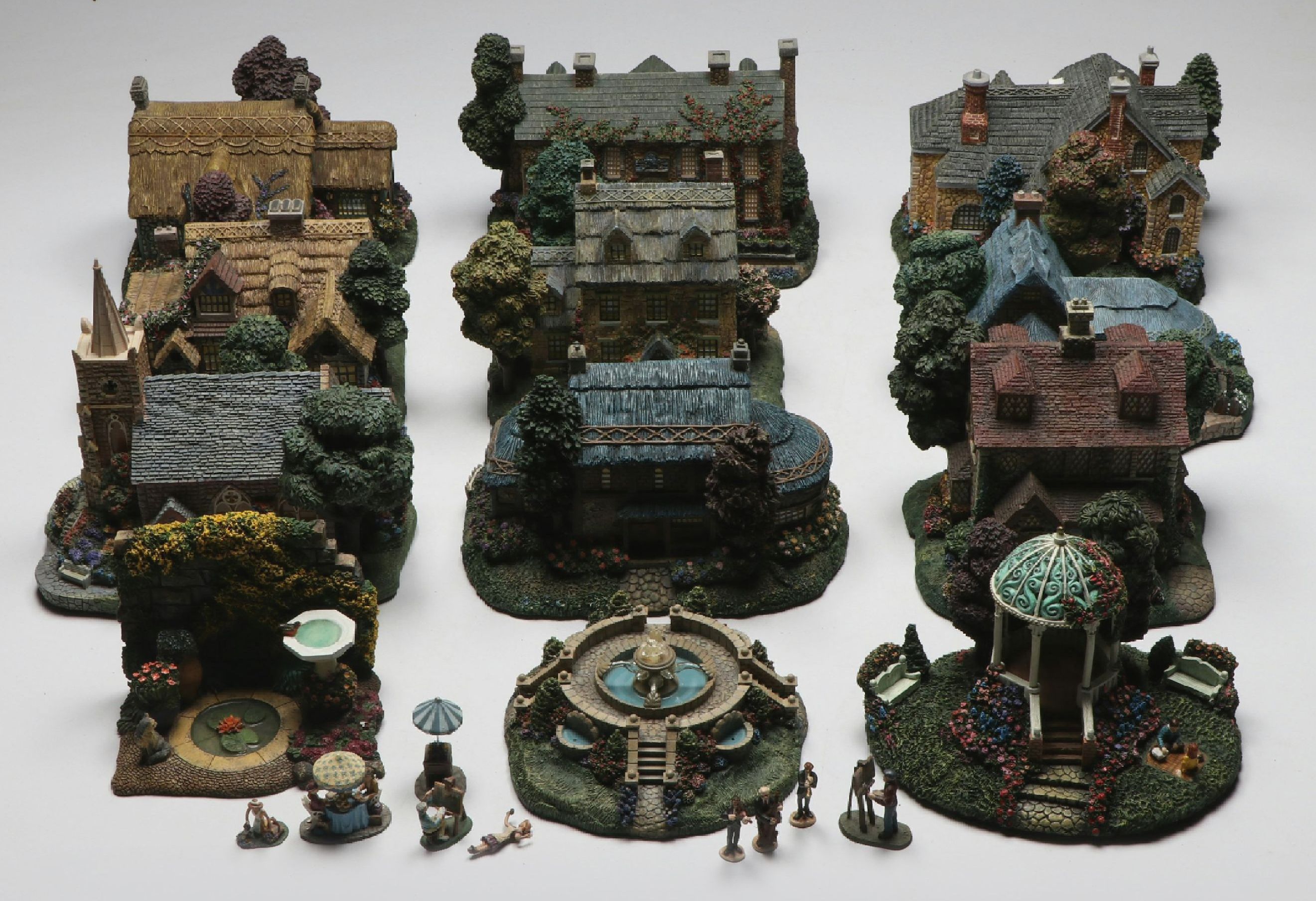 Thomas Kinkade's Lamplight Village Houses and Figurines