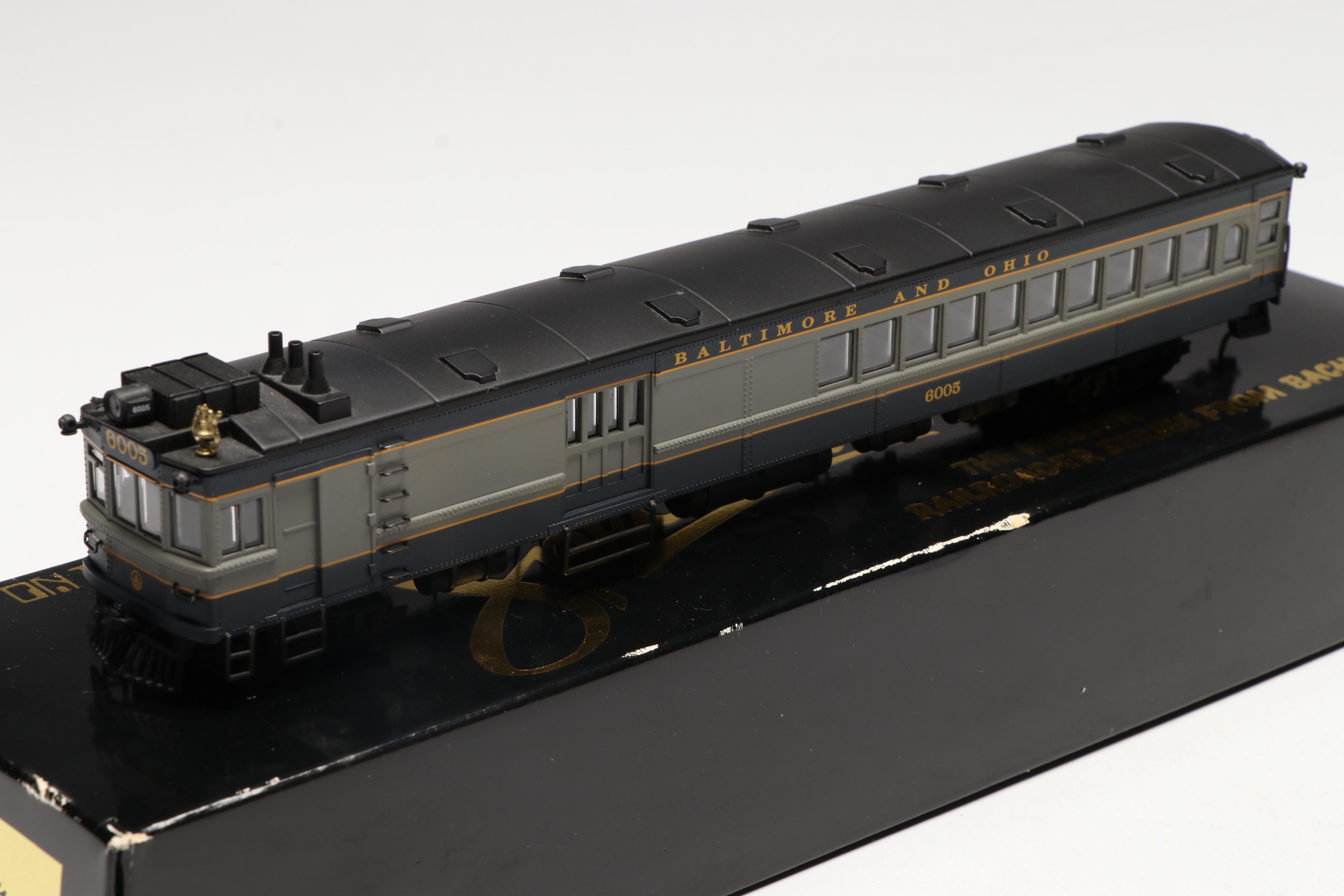 Genesis HO Scale F-7B Phase 2 #7522 Locomotive and More Locomotives and Cars