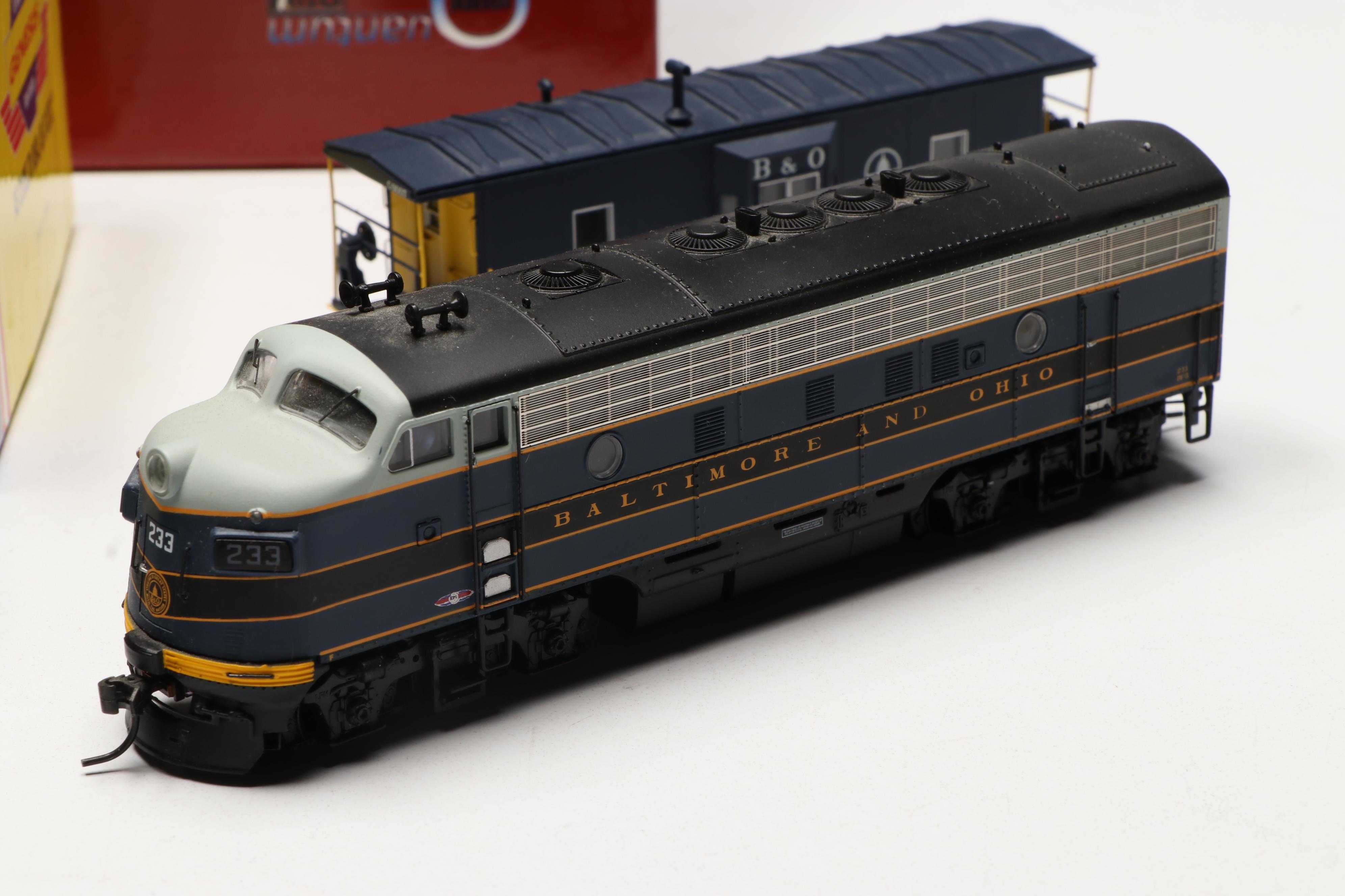 Genesis HO Scale F-7B Phase 2 #7522 Locomotive and More Locomotives and Cars