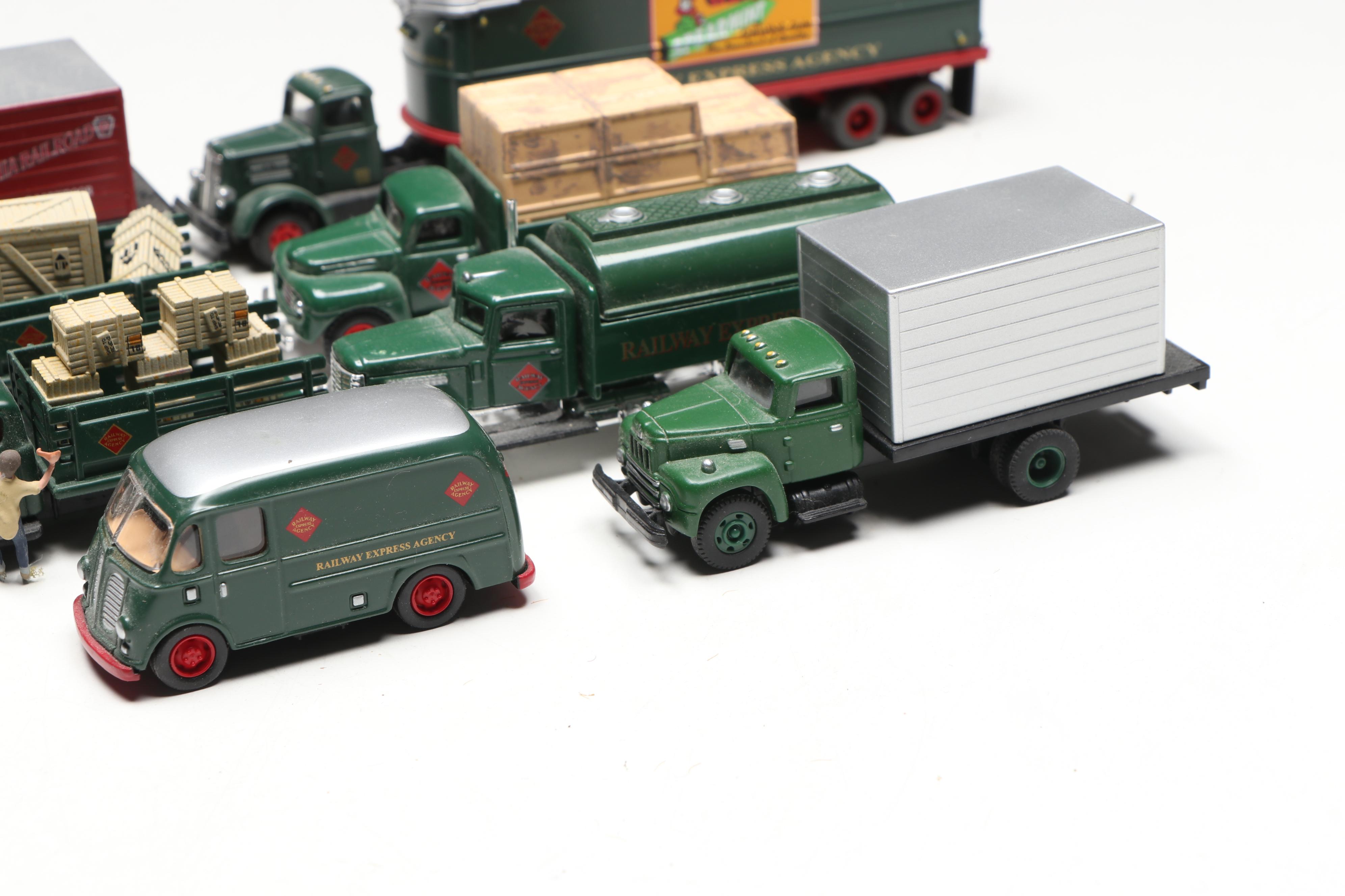 CMW Railway Express Agency with Other Train Prop Trucks