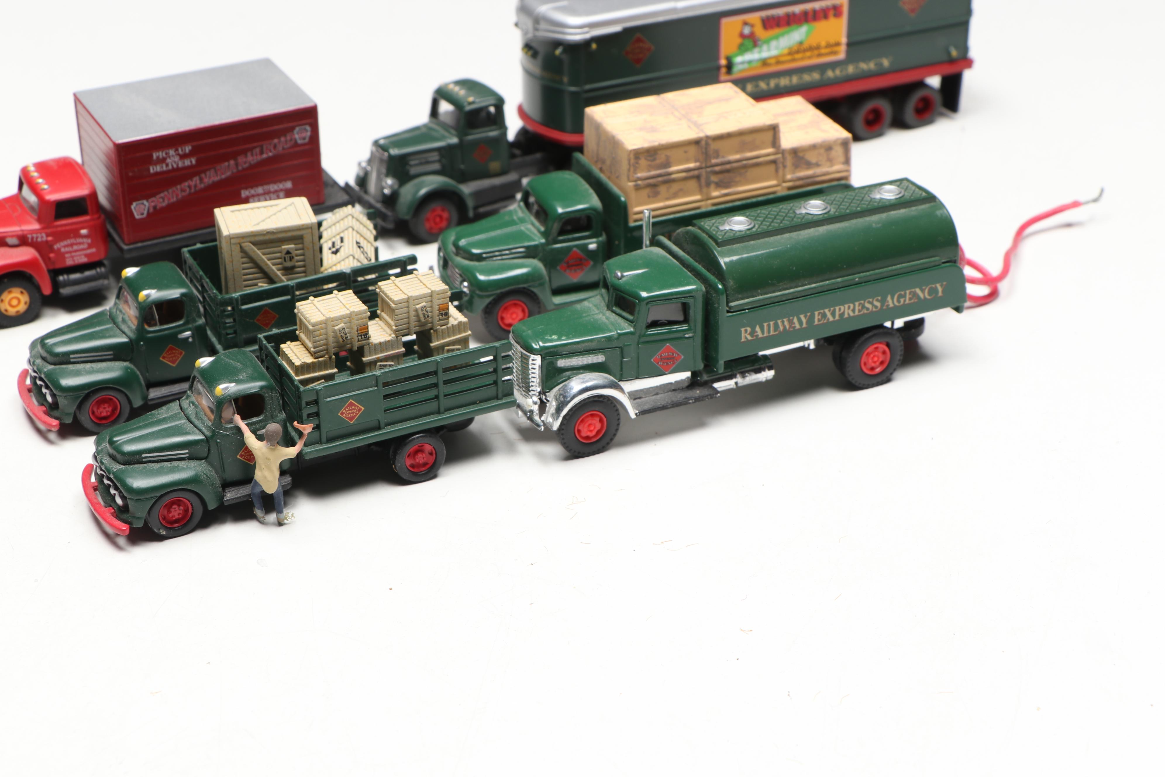 CMW Railway Express Agency with Other Train Prop Trucks