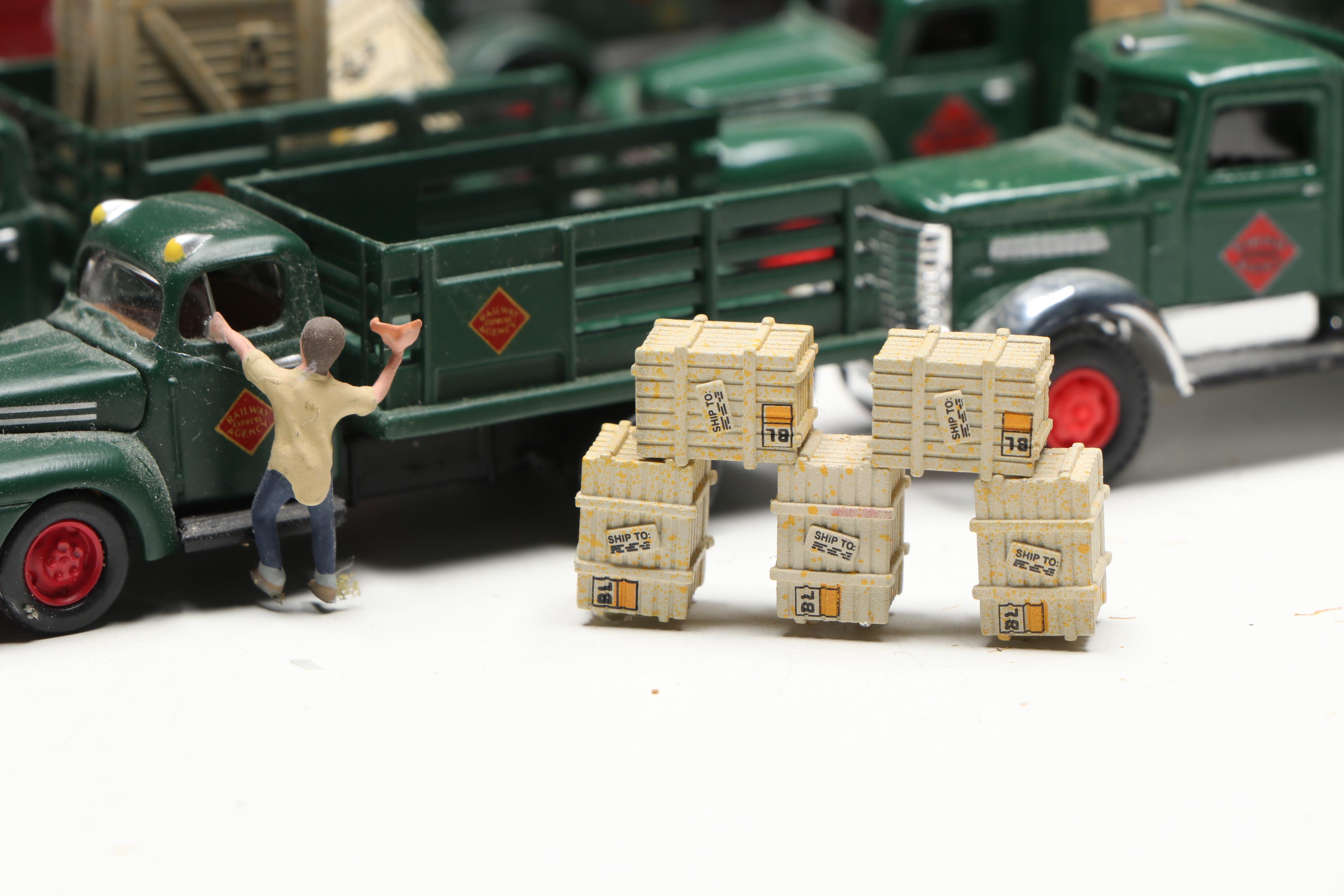 CMW Railway Express Agency with Other Train Prop Trucks