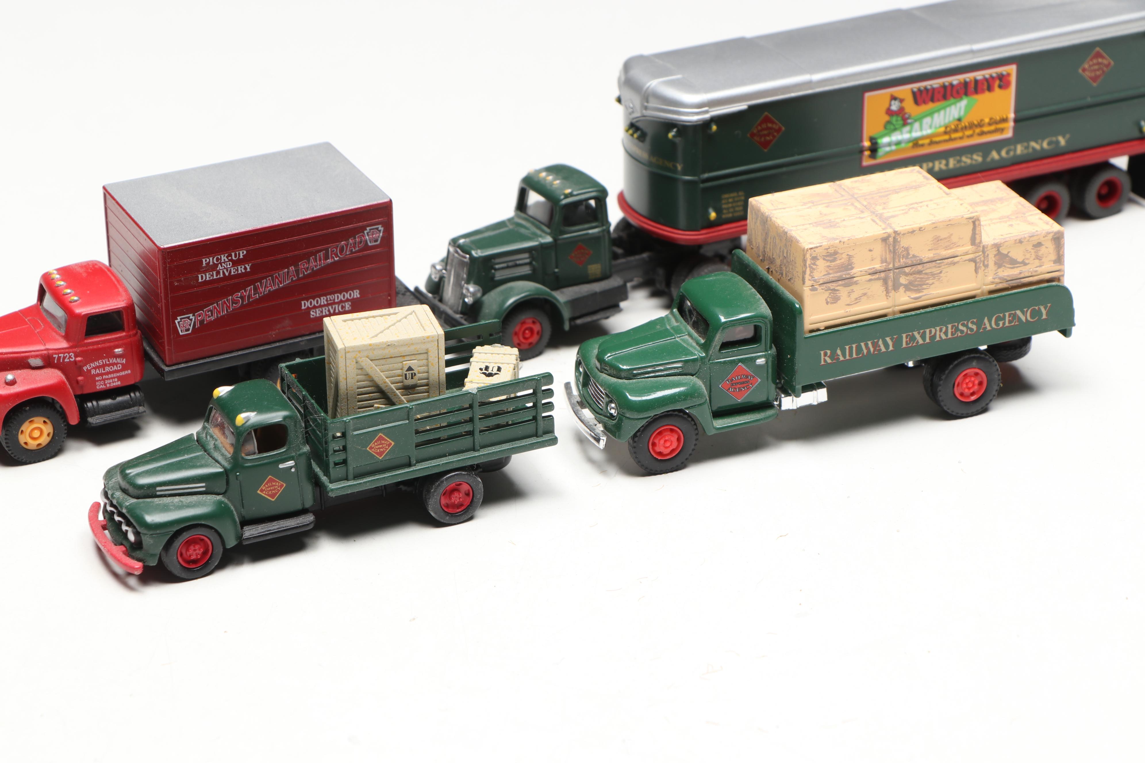 CMW Railway Express Agency with Other Train Prop Trucks