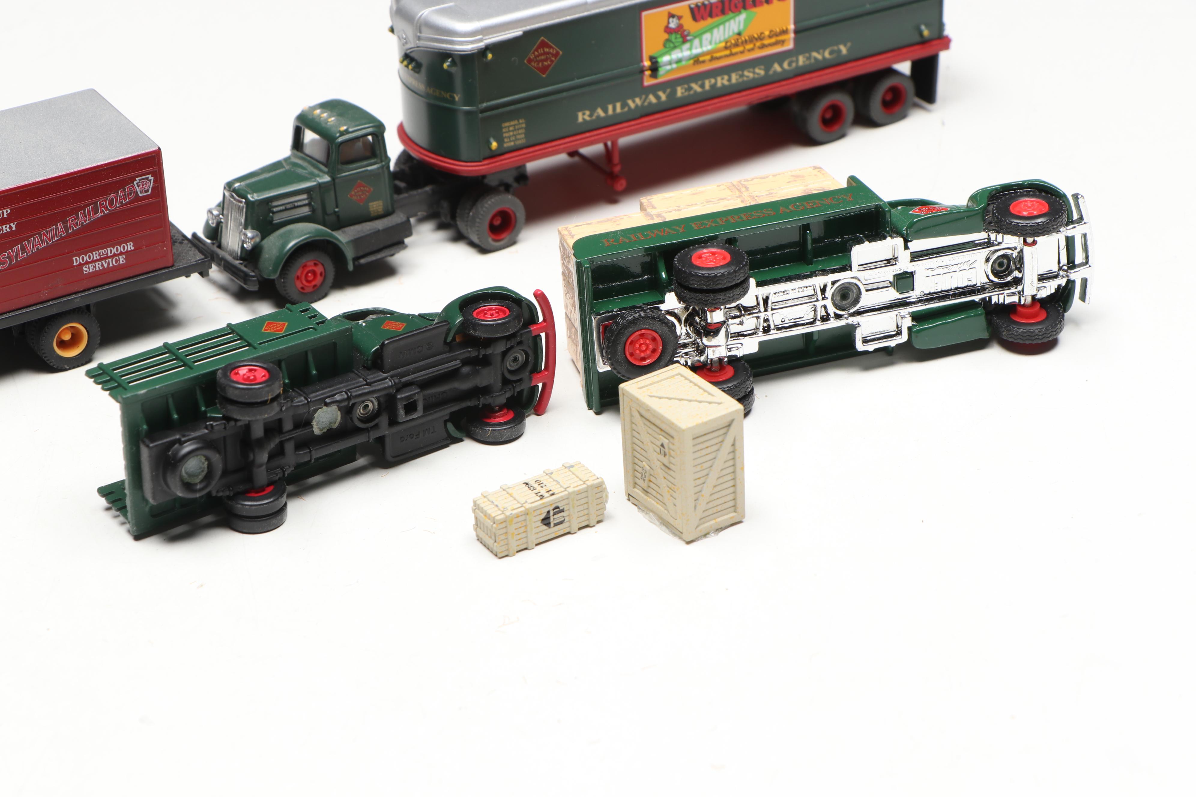 CMW Railway Express Agency with Other Train Prop Trucks